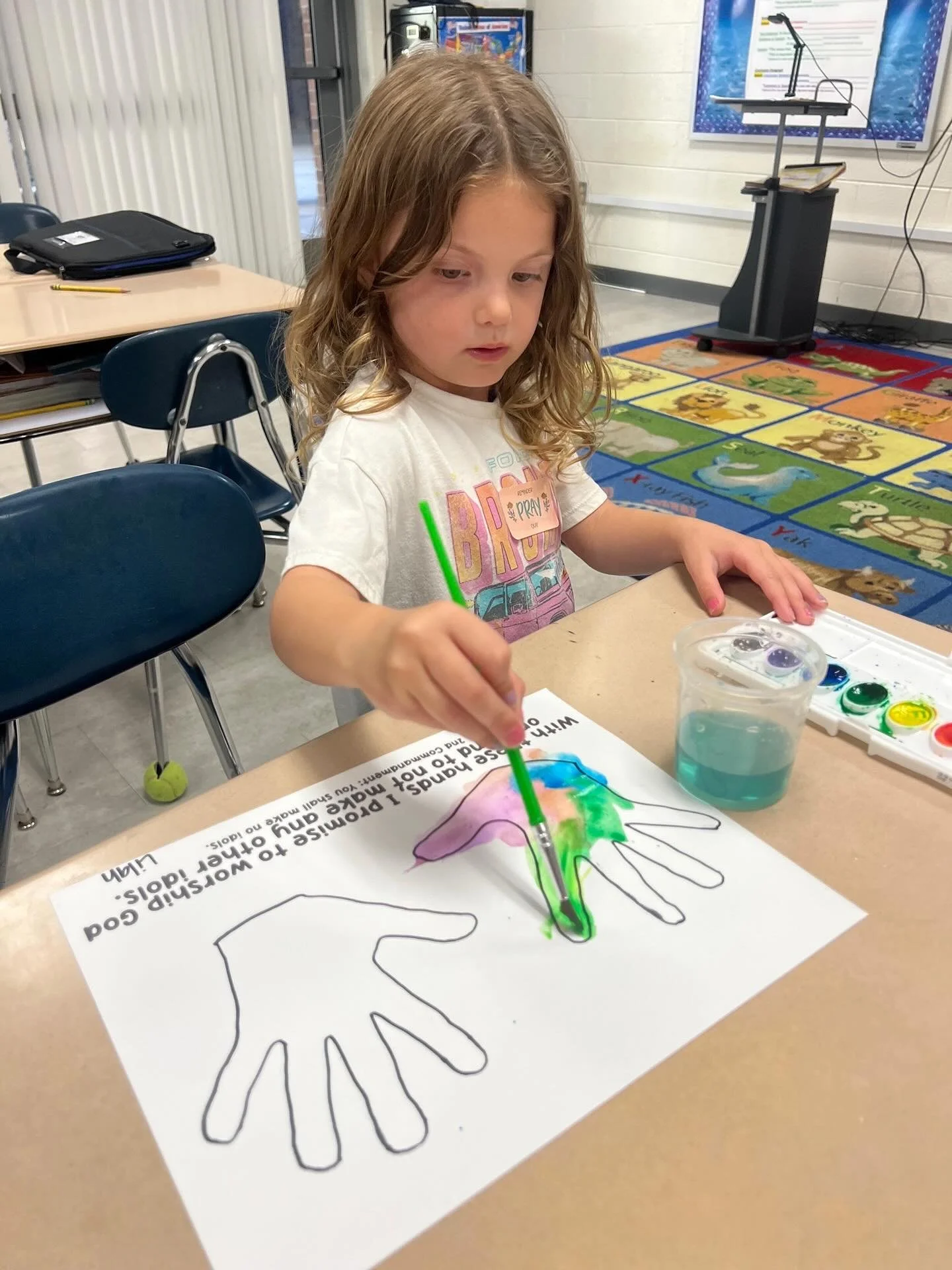 In Kingdom Kids, we are learning about the 10 commandments! 

This activity was focused on the 2nd commandment. The kiddos learned that when we honor God we are making a promise to him to not worship or create other idols. They traced their hands and