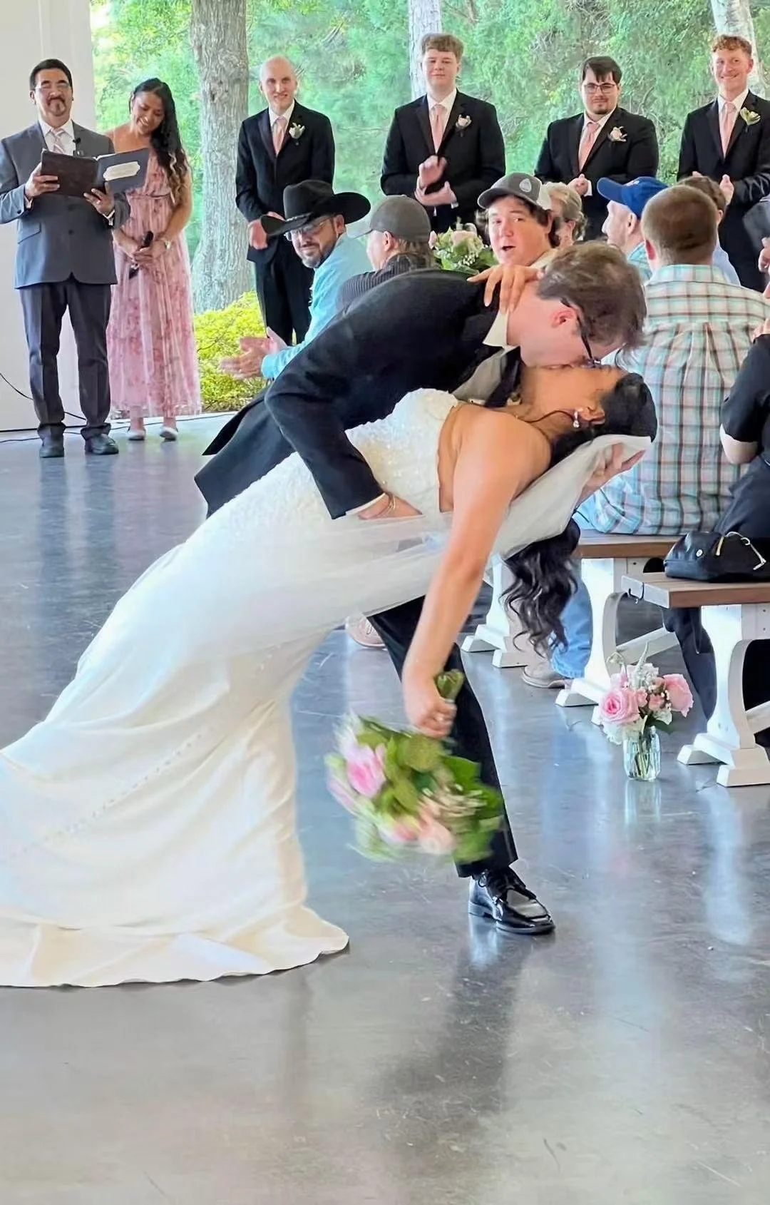 Famous long lasting kiss to openly express their deep love. CouplesCorner.org