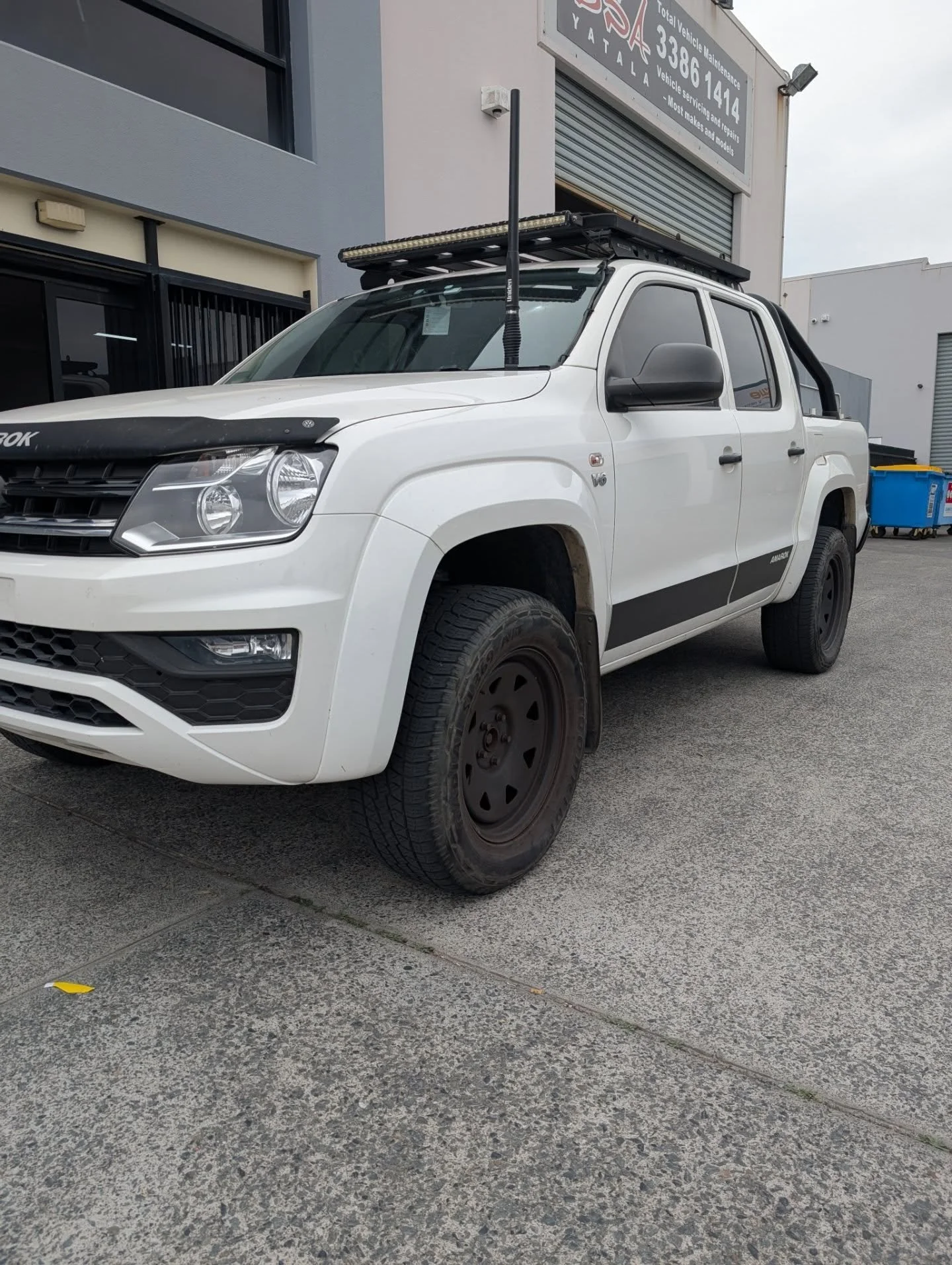 This tidy Amarok came in for some load carrying upgrades to tow a new caravan.
- @airbagmansuspension airbags to help with  the car nice and level while towing
- Anderson plug with a smart relay to keep the caravan nice and fully charged
- 12 pin tra
