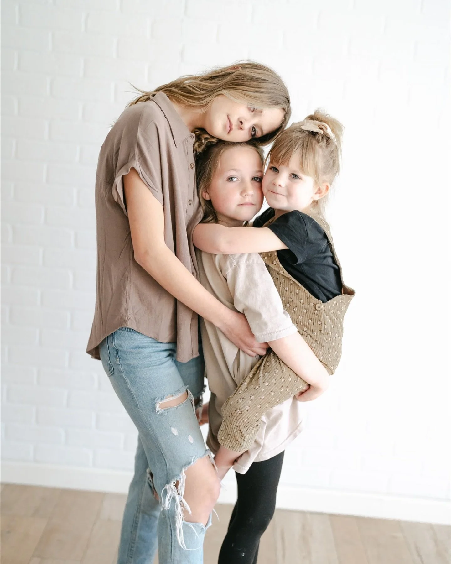 &ldquo;What should we wear?&rdquo; &ndash; This is by far the #1 question I get asked before a session, and it&rsquo;s such an important one! The right outfits can take your photos from great to absolutely stunning.

That&rsquo;s why I send out a bea