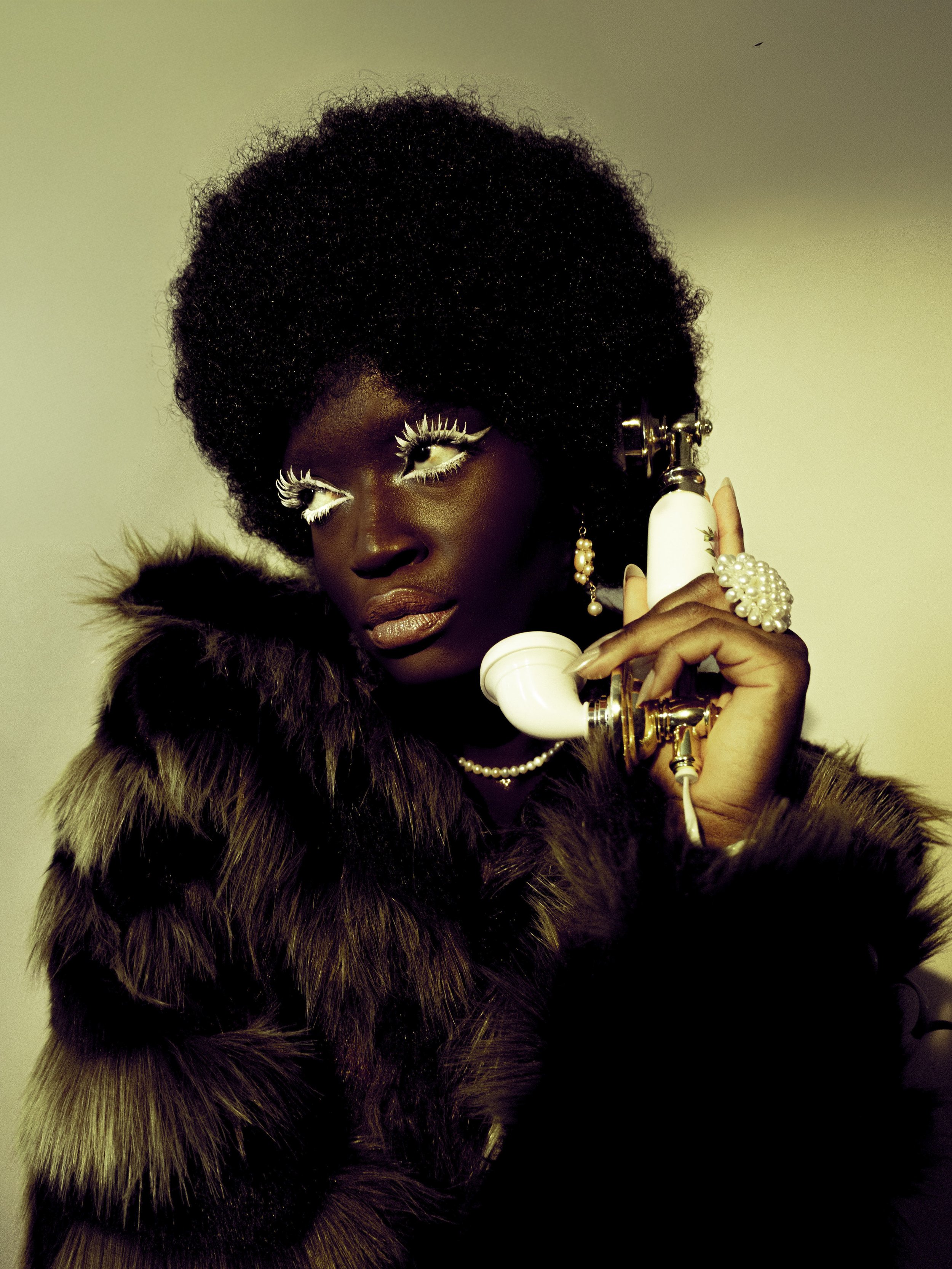 Mazi Smazi: CAINT USE MY PHONE 002