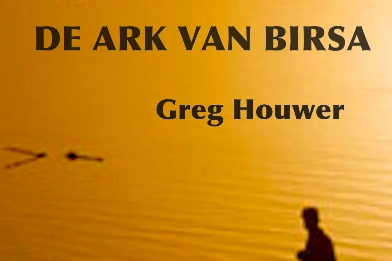 ROMAN over de tribals van Jharkhand (India), waarin een jongen uit een bosgemeenschap opgroeit tussen mythe, natuur en sociale orde, tot de buitenwereld met haar religie, macht en geweld binnendringt. Het verhaal volgt hoe een oorspronkelijk evenwich