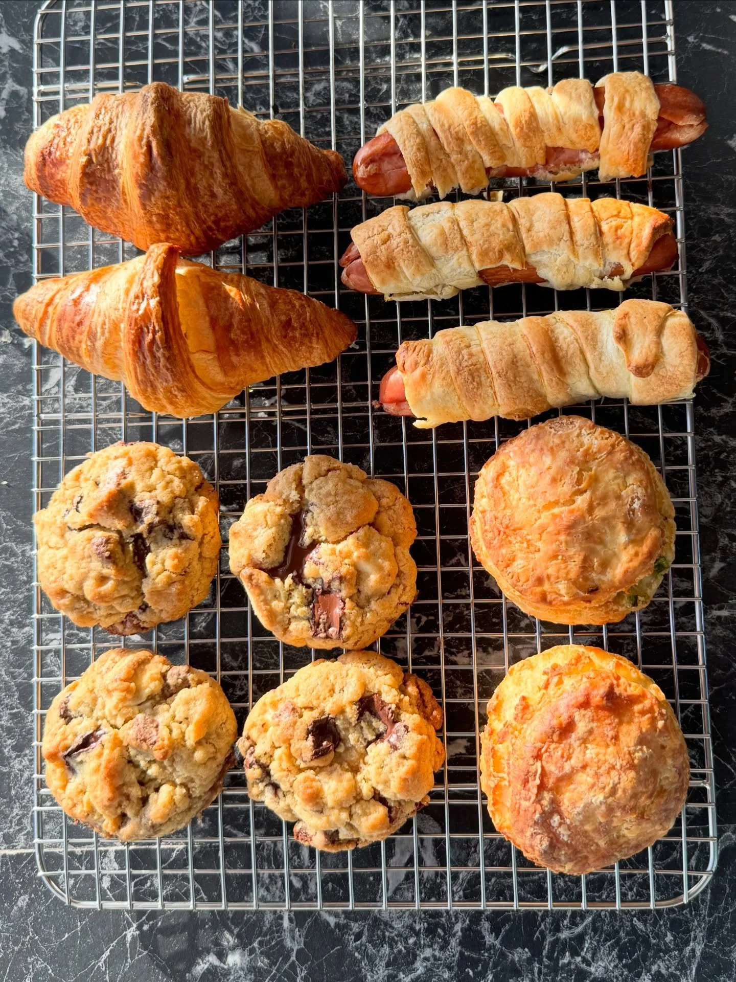 I love baking in the morning ❤️🍪🥐🌭

I&rsquo;m trying out some new recipes (cookie tweaks &amp; hot dog pastry&rsquo;s, also baked some breakfast biscuits given to me from @instantleeeee 

🥐 bonus croissants for @annettz on valentines morning 💛