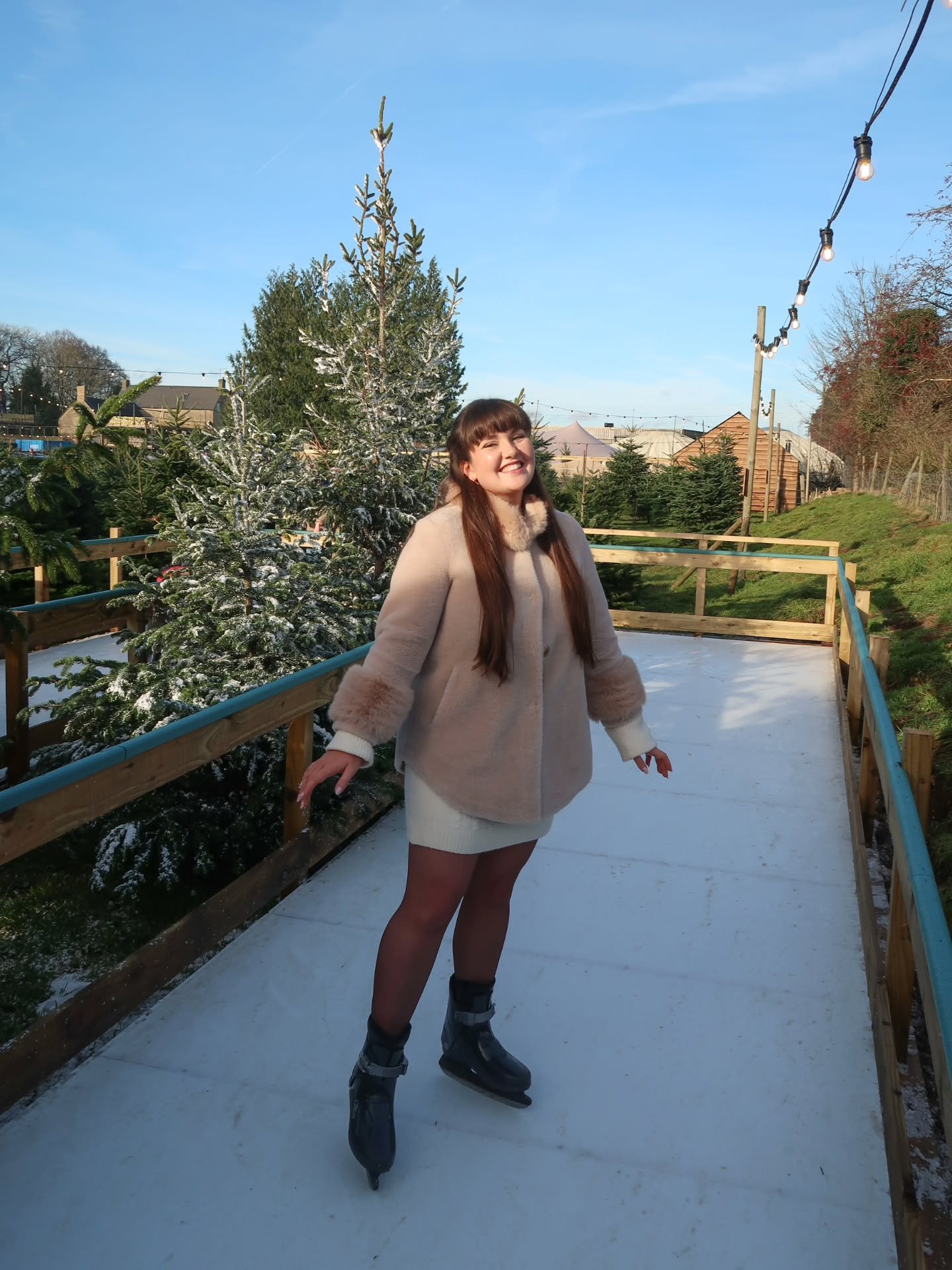 ✨️🎄 Festive season at my favourite farm shop 🎄✨️

Beautiful all year round, but during the festive season it truly comes to life 🎄✨️ Think twinkling lights, crisp winter air and that cosy, magical Christmas feeling from the moment you arrive 🎁🥰
