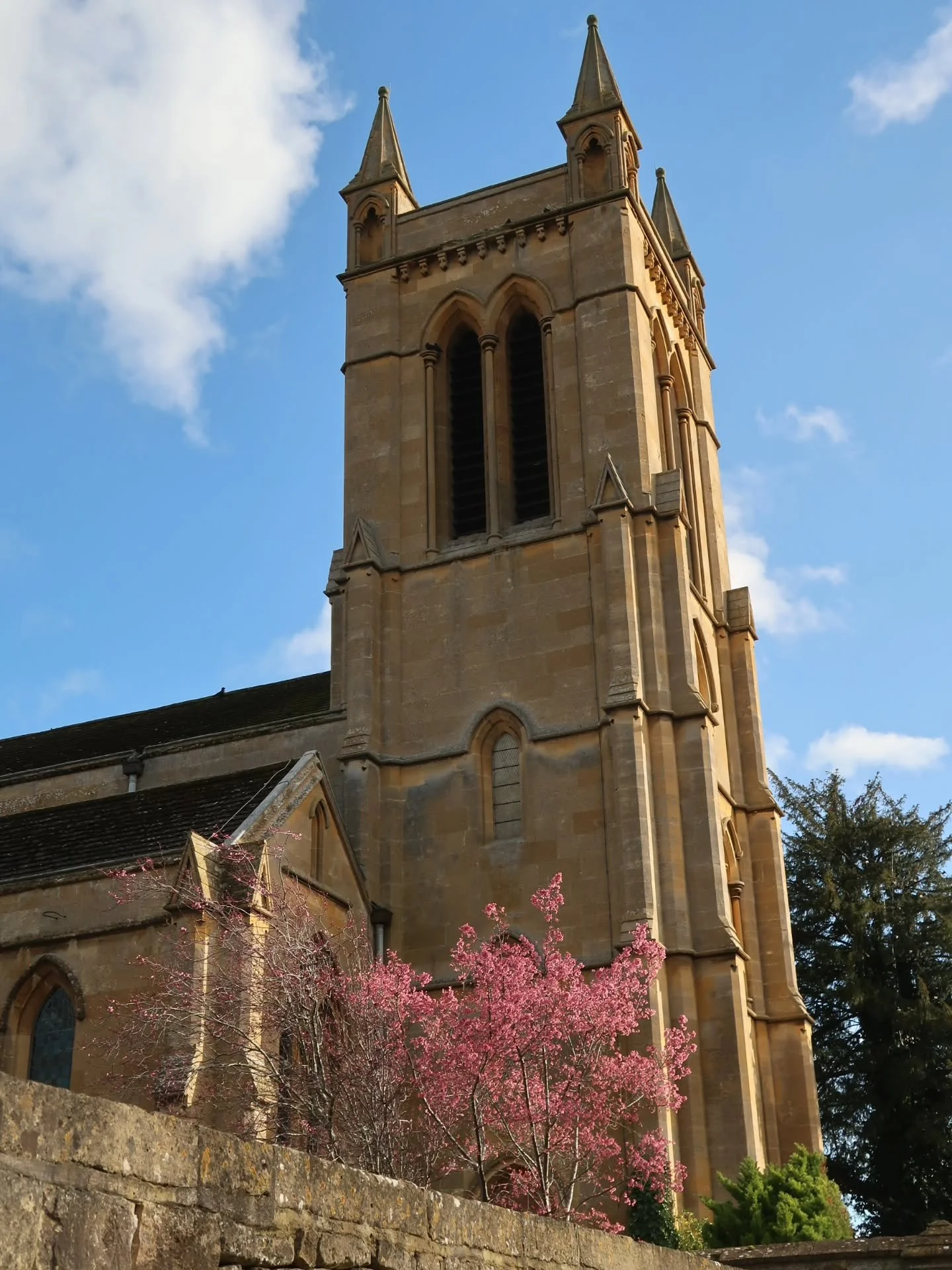 Broadway - your spring is showing 🌸☺️

📍Broadway, Worcestershire 
.
.
.
.
.
#Coswolds #CotswoldsSpring #UKHiddenGems #cotswolds_culture #Broadway
