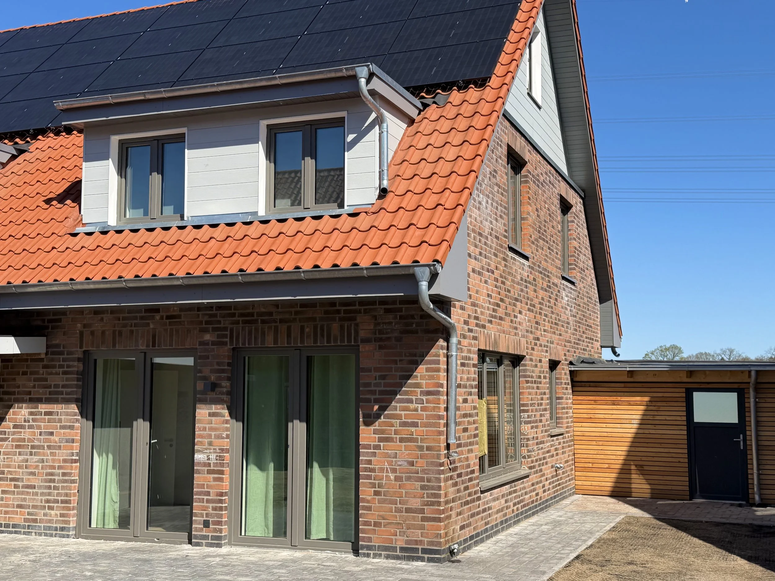 Lichtdurchflutet und klar. Ein Zuhause für neue Perspektiven und stabile Bindungen.