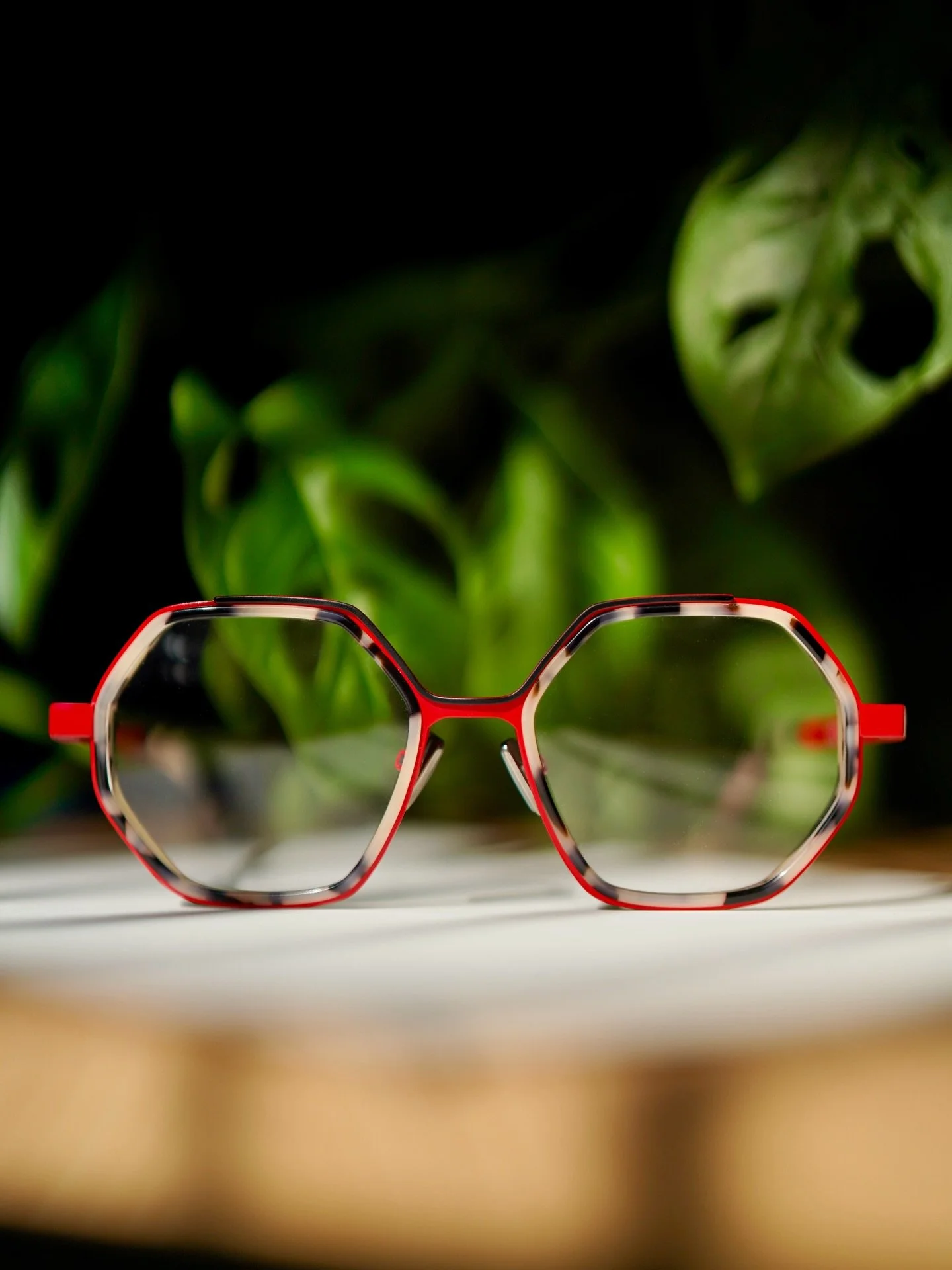 La Petite Lunette Rouge pojmenov&aacute;v&aacute; sv&eacute; modely jako anagramy. Tenhle se jmenuje Wolring. Uh&aacute;dnete, po kom?