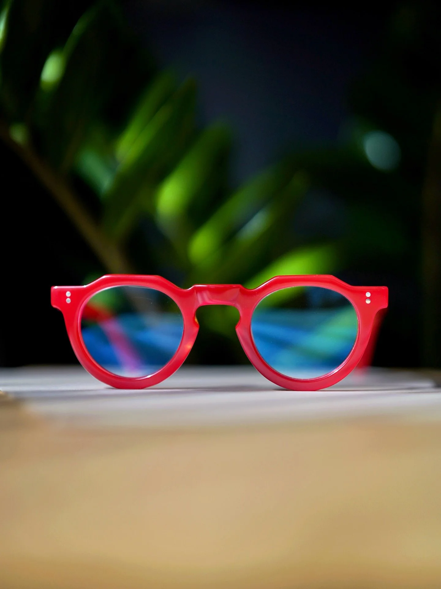 Kor&aacute;lově červen&yacute; panto od Lesca Lunetier.