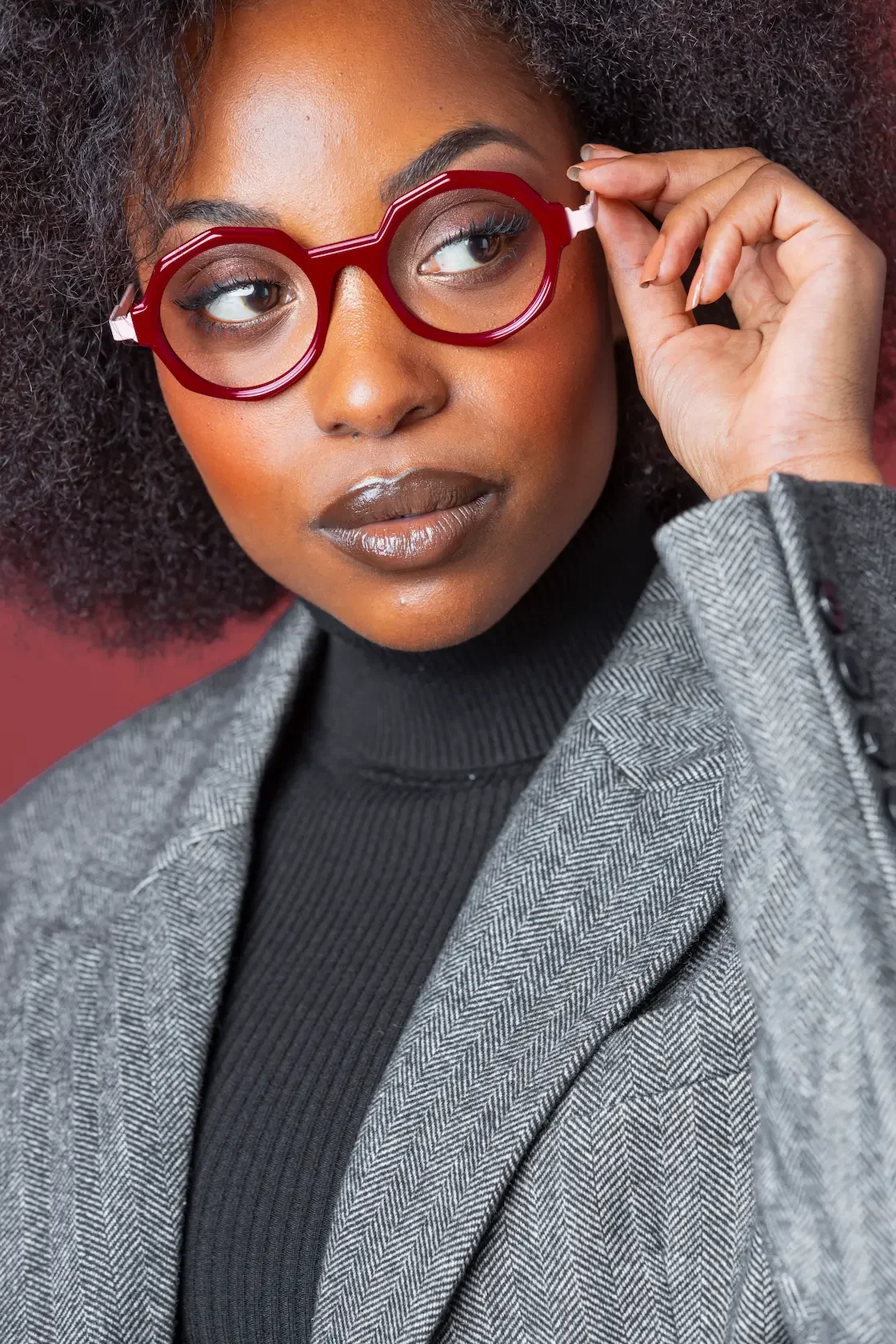 Působivá červená ruční práce z Toulouse | La Brique et la Violette | Vidím Pěkně