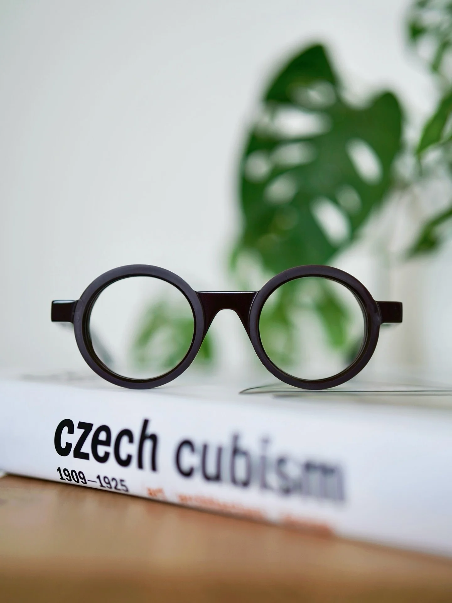 Geometrie od Cl&eacute;ment Lunetier v matn&eacute;m ka&scaron;tanov&eacute;m acet&aacute;tu. 🇫🇷​​​​​​​​​​​​​​​​