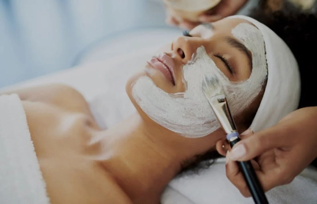 ansiktsbehandling och glow