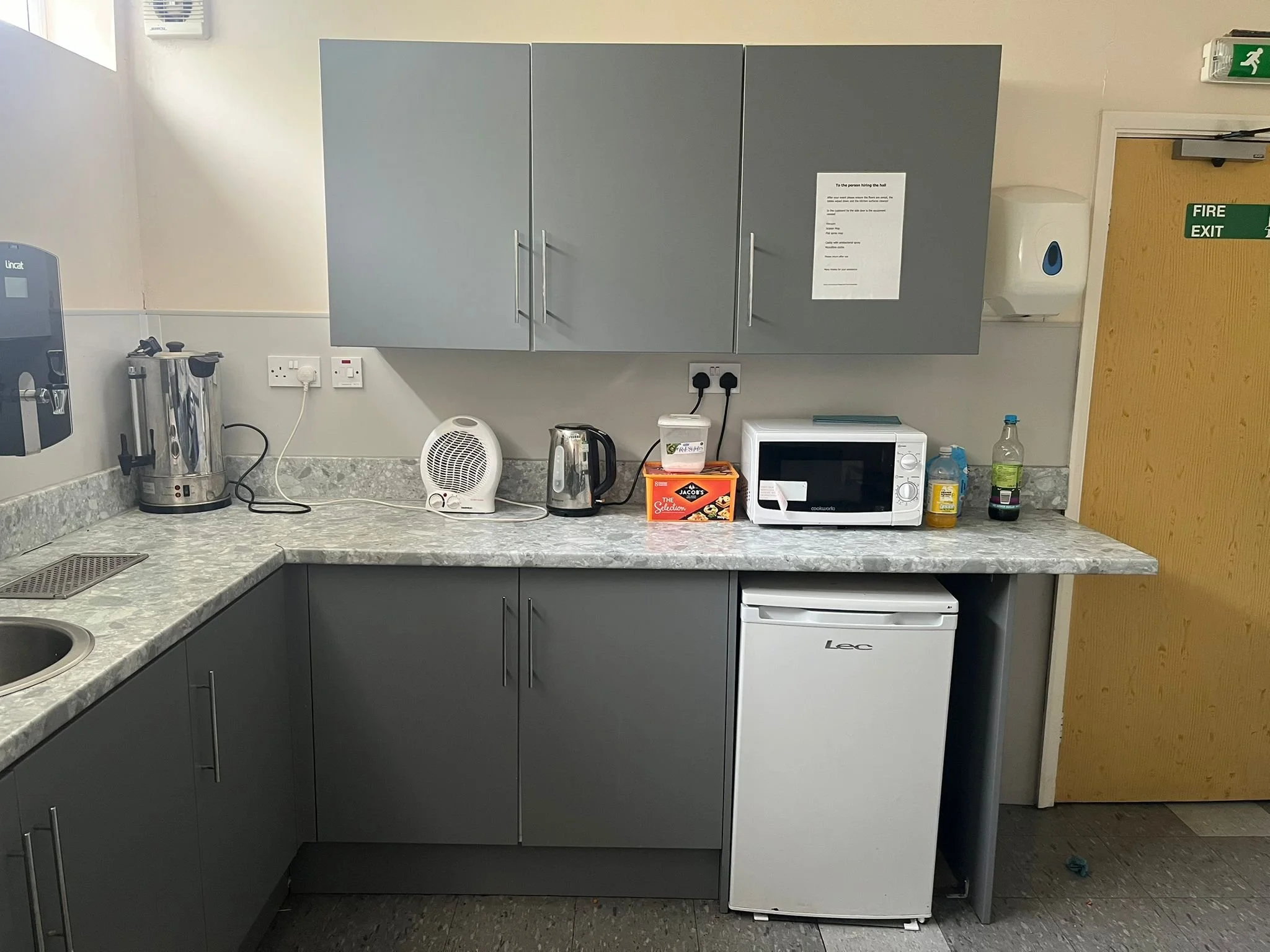 The kitchen has been awarded a 5 star hygiene rating by Warwickshire County Council