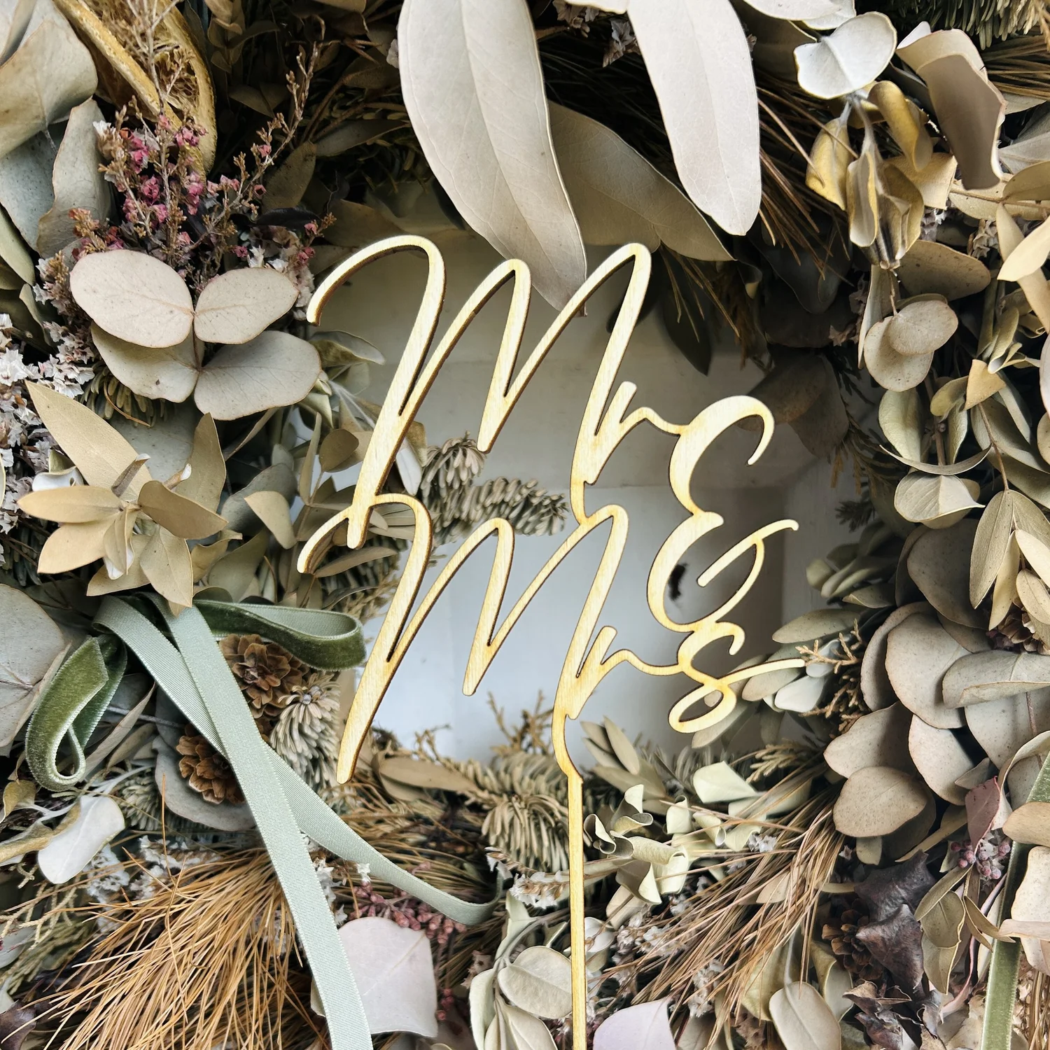Mr & Mrs Wreath Wooden Wedding Cake Topper - Ella Celebration