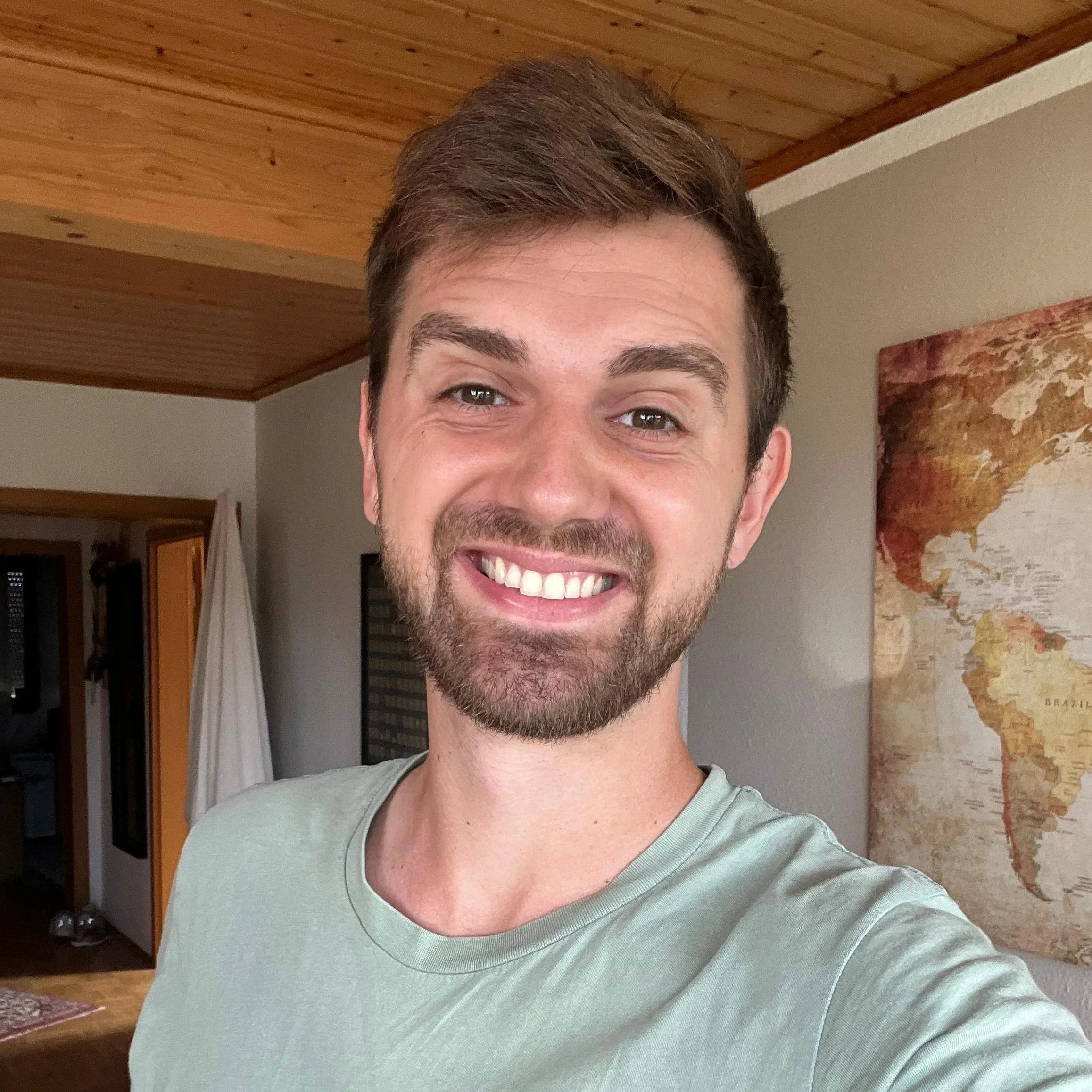 Aaron Bild.jpg