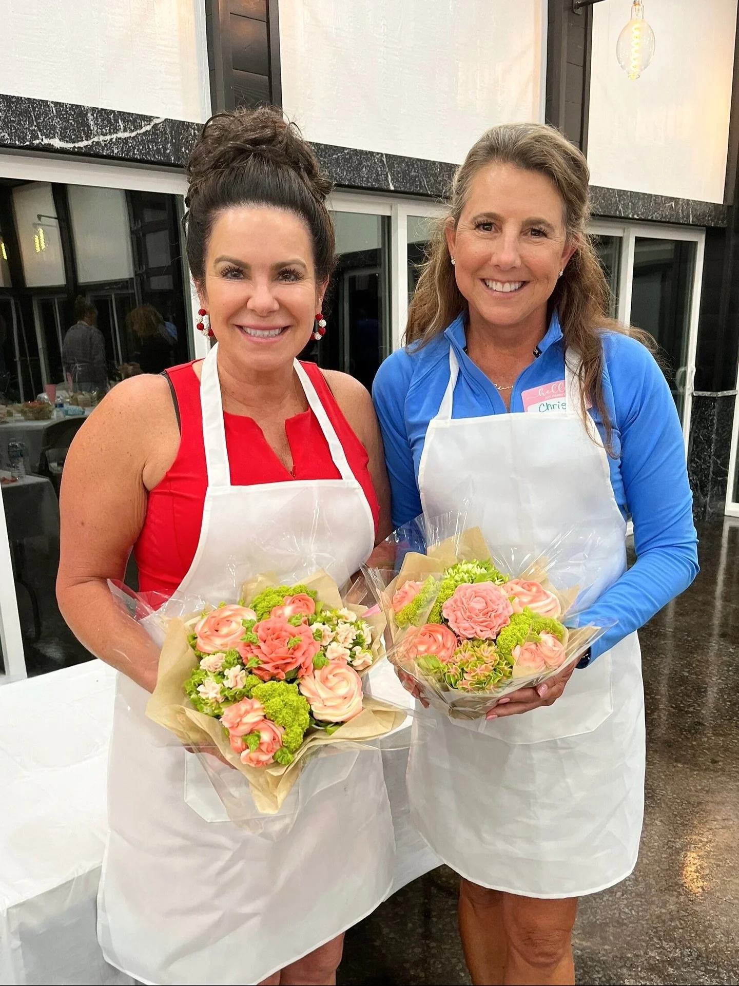 Proof that frosting really can bloom into flowers 🌸💐 These bouquets were too pretty to eat (almost 😉).

Ready to try it yourself? Classes are filling fast - grab a seat for Sept 4th, 15th, 18th, or 20th!

Link in bio to register!