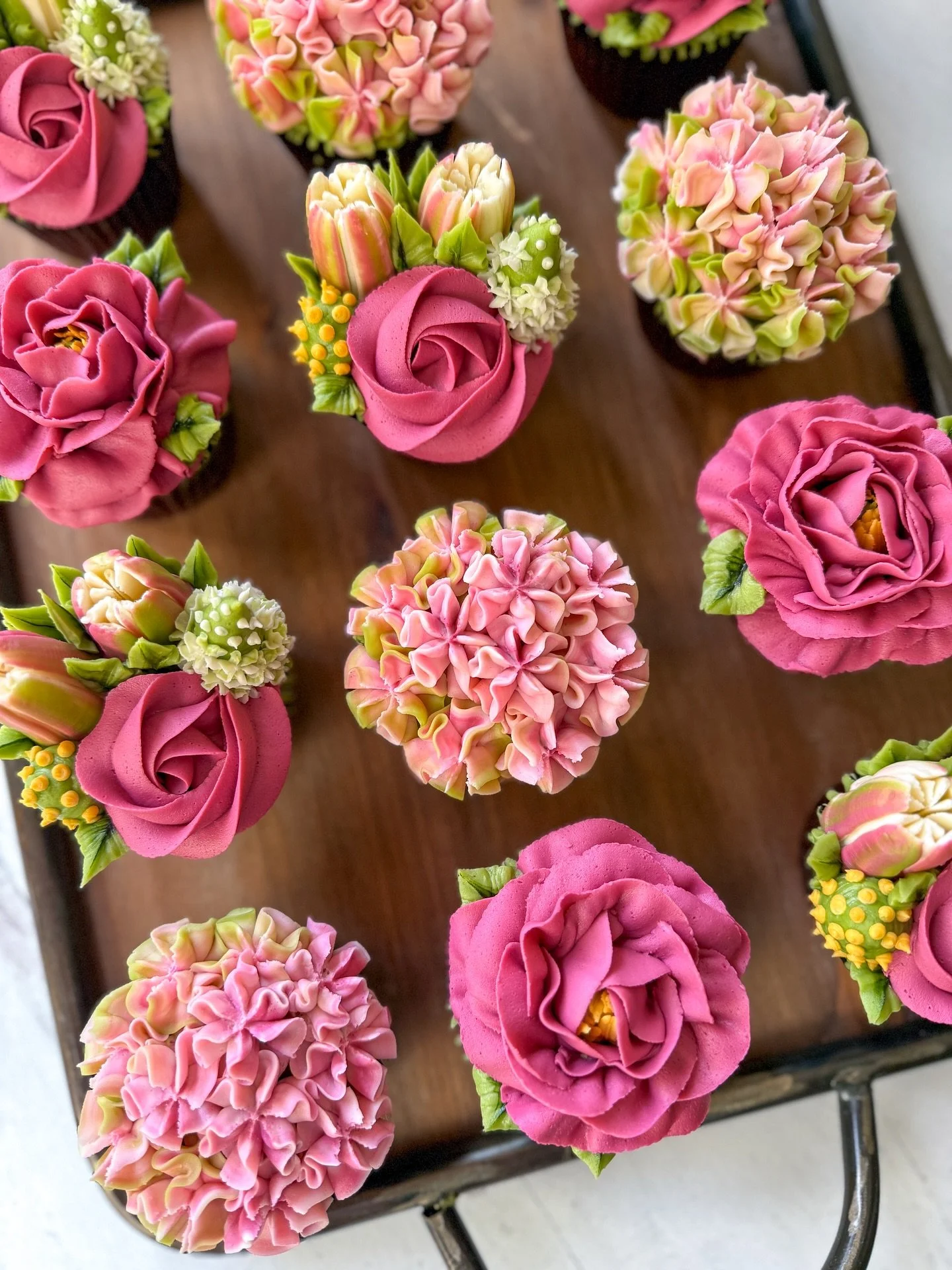 🌸Pretty in Pink for a 7th Birthday!🌸

This bouquet was made for one very special birthday girl! 💕

Each cupcake is hand-piped with buttercream roses, tulips, and hydrangeas &mdash; a sweet little garden to celebrate turning seven.

Happy Birthday,