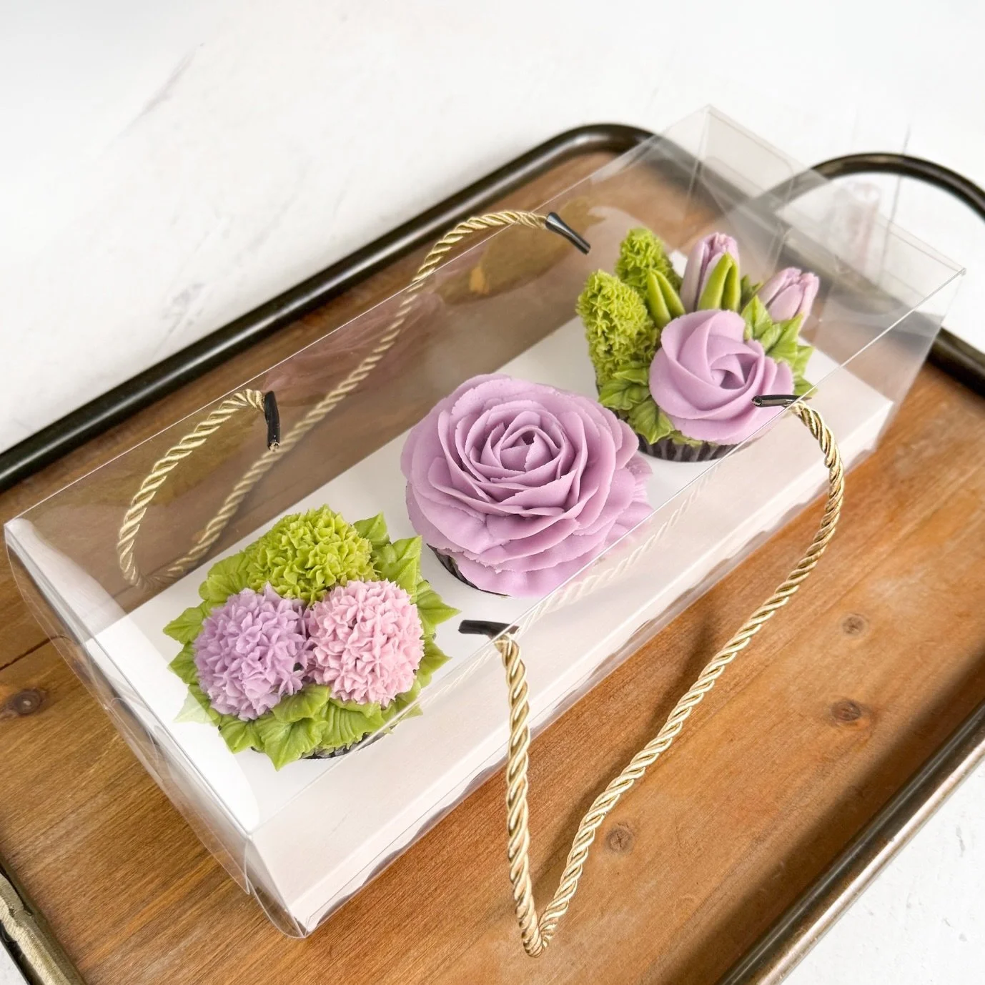 From frosting to flowers. 💐

A trio of buttercream blooms &mdash; piped petal by petal and nestled into a beautiful little gift box.

Sweet, delicate, and almost too pretty to eat. (ALMOST)

Which cupcake is your favorite?

#buttercreamflowers
#cupc