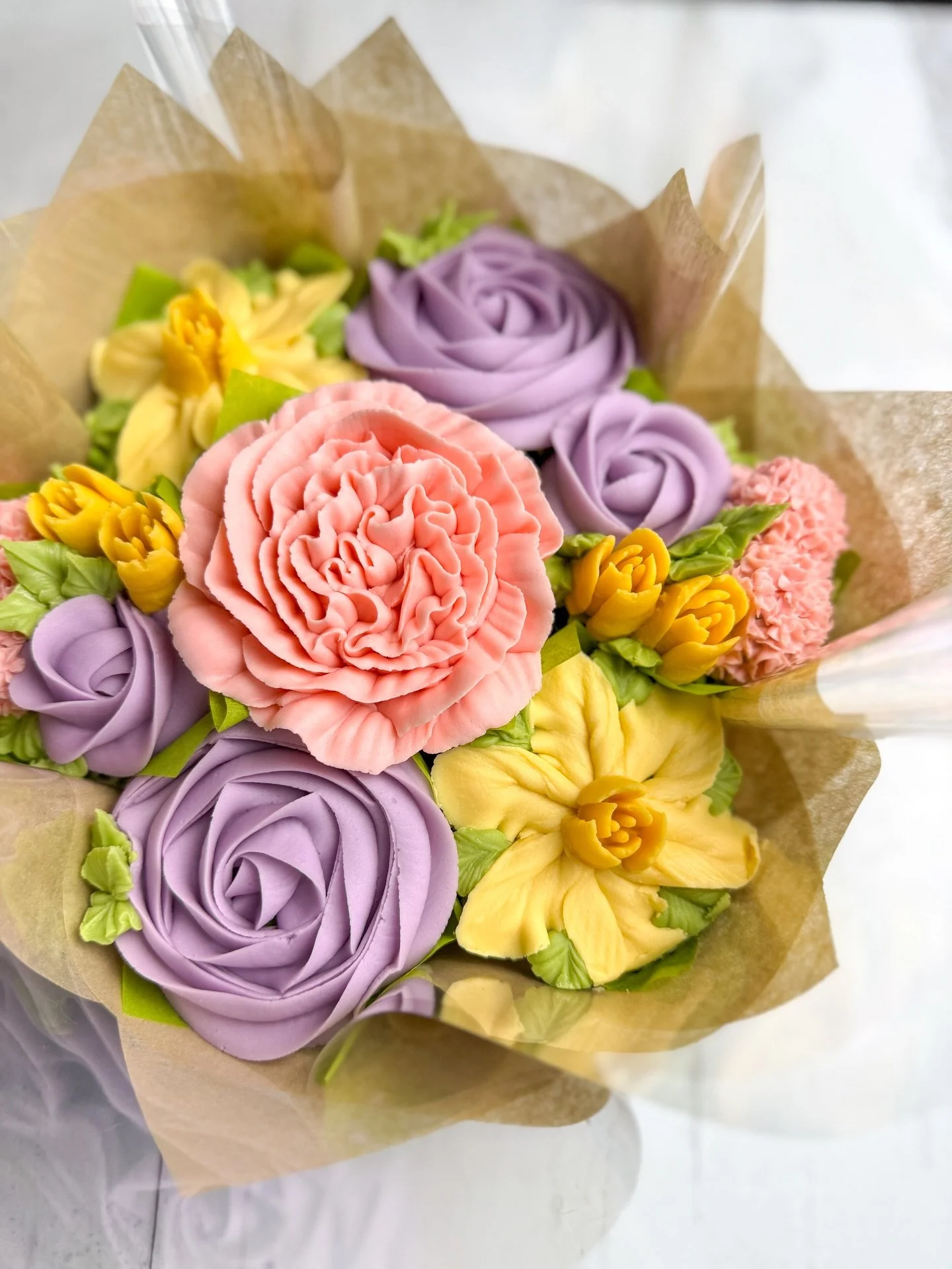 Buttercream flowers, cupcake by cupcake. 🌸

This bouquet features hand-piped carnations, roses, and daffodils made entirely from buttercream.

Follow along if you love edible art and want to learn how these flowers are made!

#cupcakebouquet
#butter