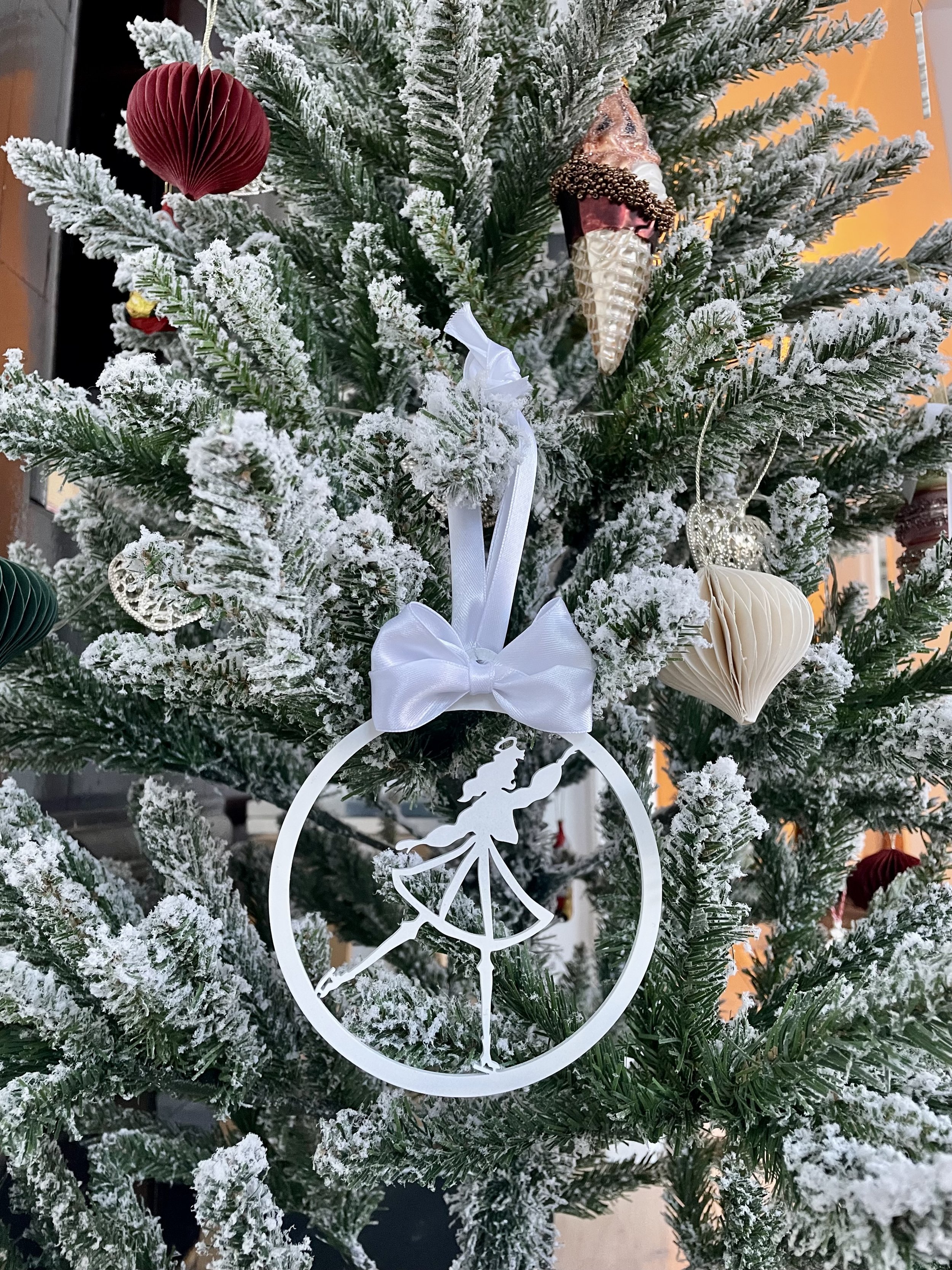 "Uisutaja" - metallist kunstiornament