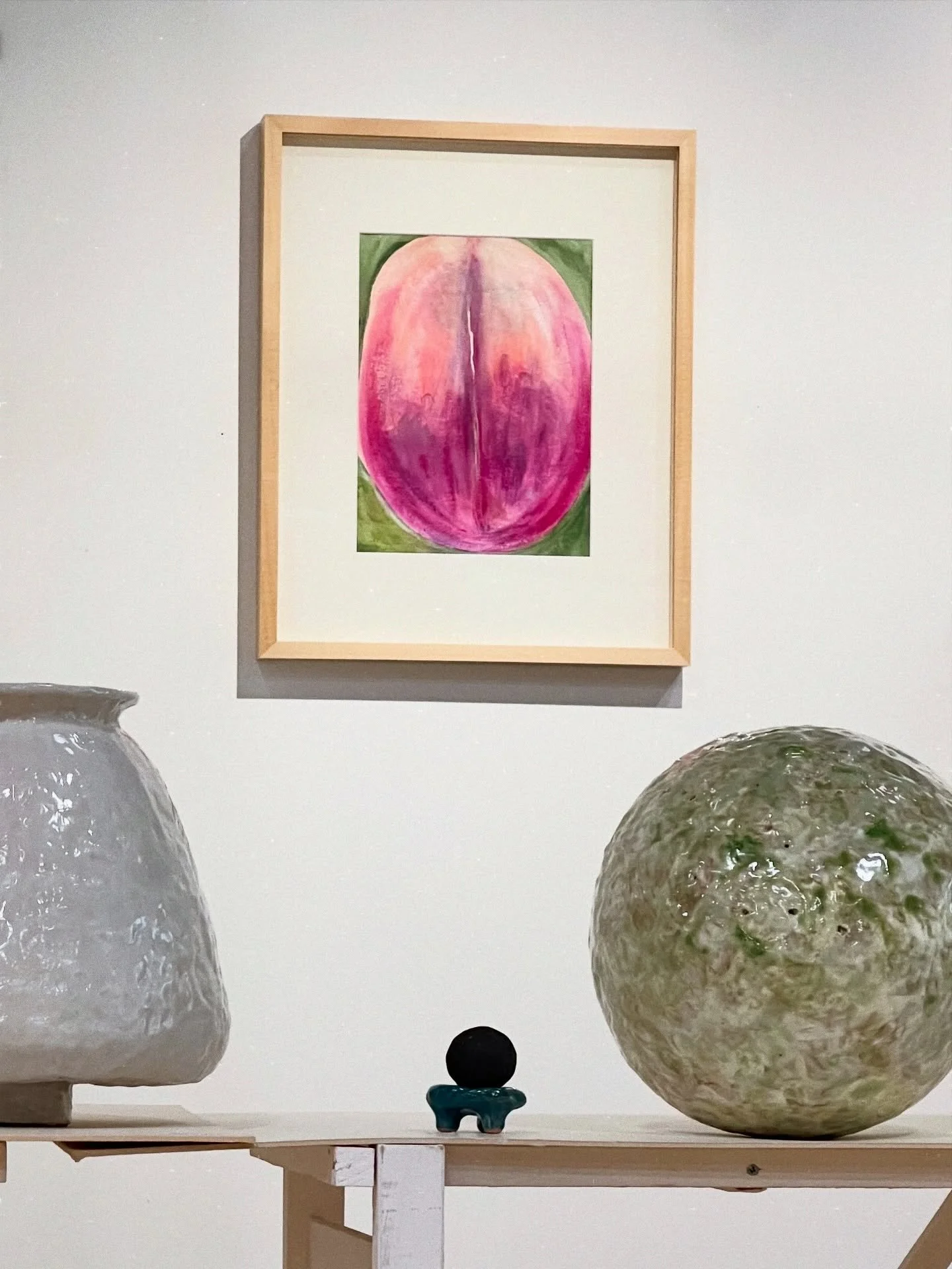 Nouvel accrochage &agrave; d&eacute;couvrir au @festival.de.ceramique.paris11 🪨💧🌀 

Des nouvelles &oelig;uvres et des plus anciennes, des flux, des graines, l&rsquo;eau , le vivant 🫘

Jusqu&rsquo;&agrave; dimanche 13 avril 19h 
Merci &agrave; l&r