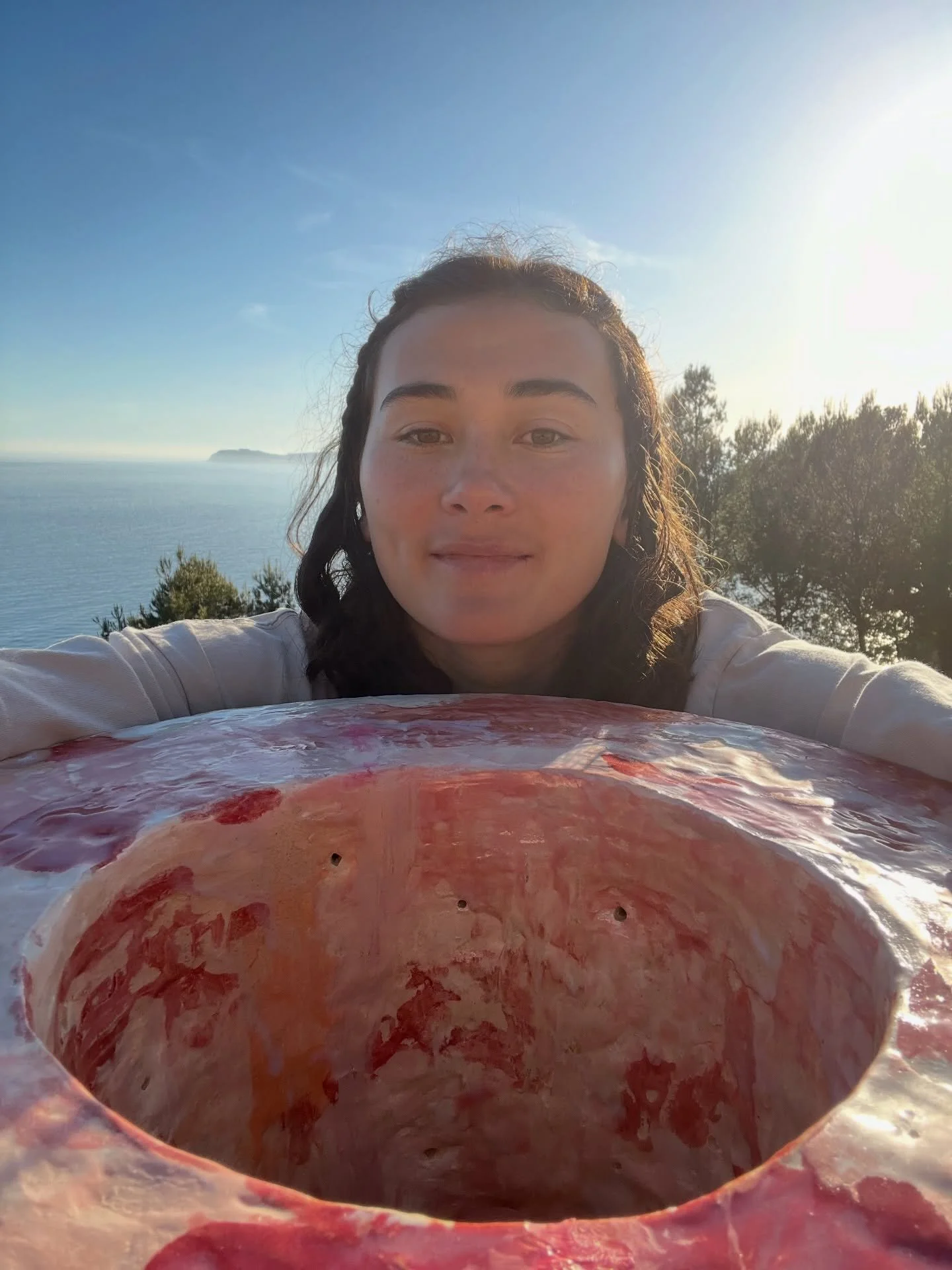 Rocabella update 🧜&zwj;♀️ @residencesrocabella 

Sea glass - Kilns - M&eacute;diterran&eacute;e - repeat - between sky and sea 💧🩵

I came here with the goal of making a human size sculpture for the first time . The path is not straight , but I kee