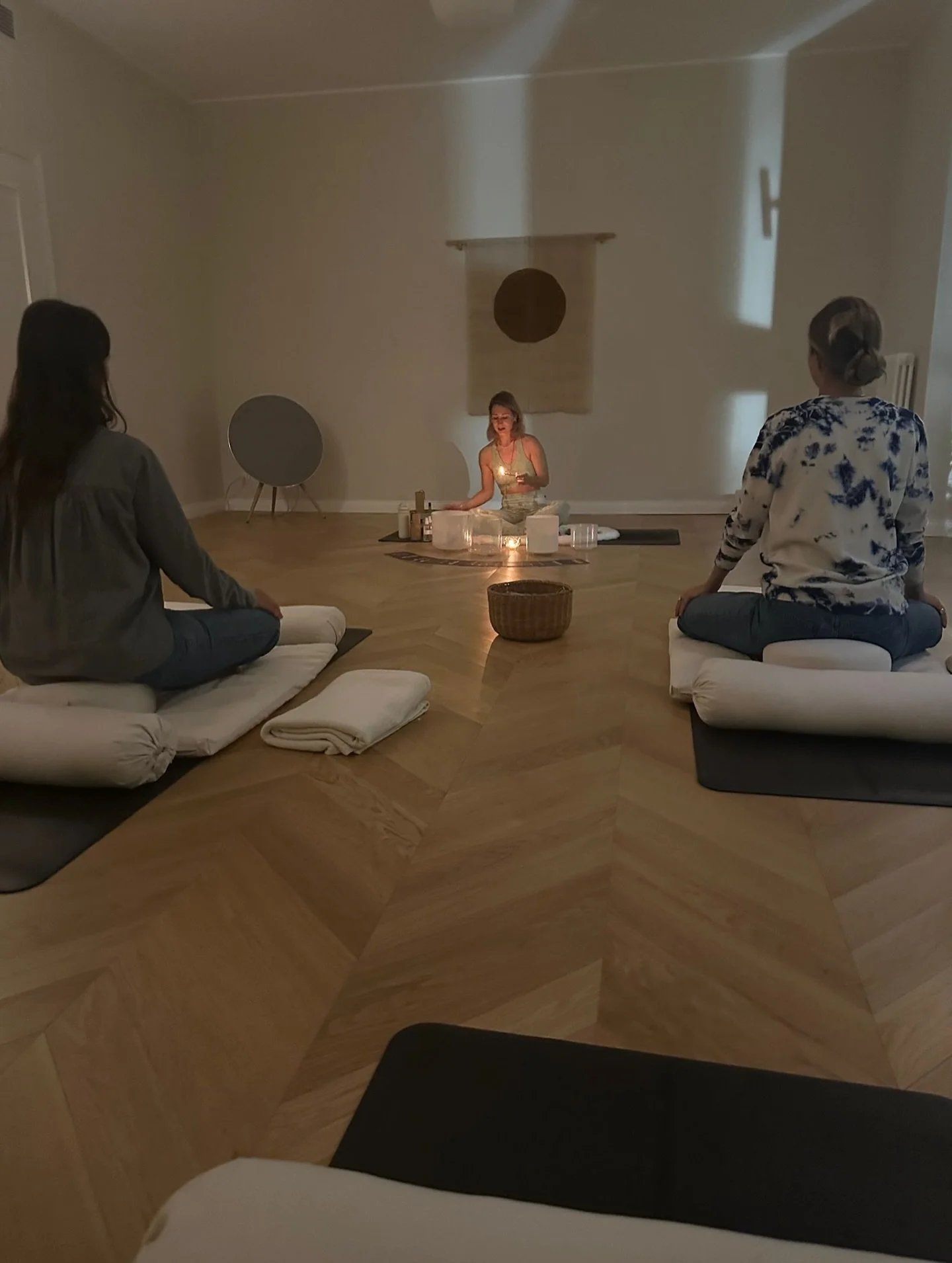 Le esperienza sonore sono una parte importante di microstudiom. 
Ieri, la sessione di Sound Healing con @cecilia.cortes.healing &egrave; stata magica 🙏🏼