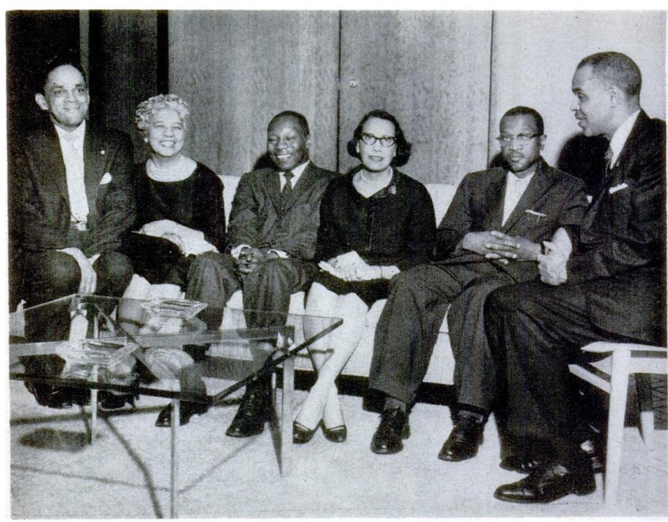 George D. Cannon (gauche), Lillian Moseley Cannon (au centre), Cornelius MacDougald, avocat et ami de George (2e à droite).