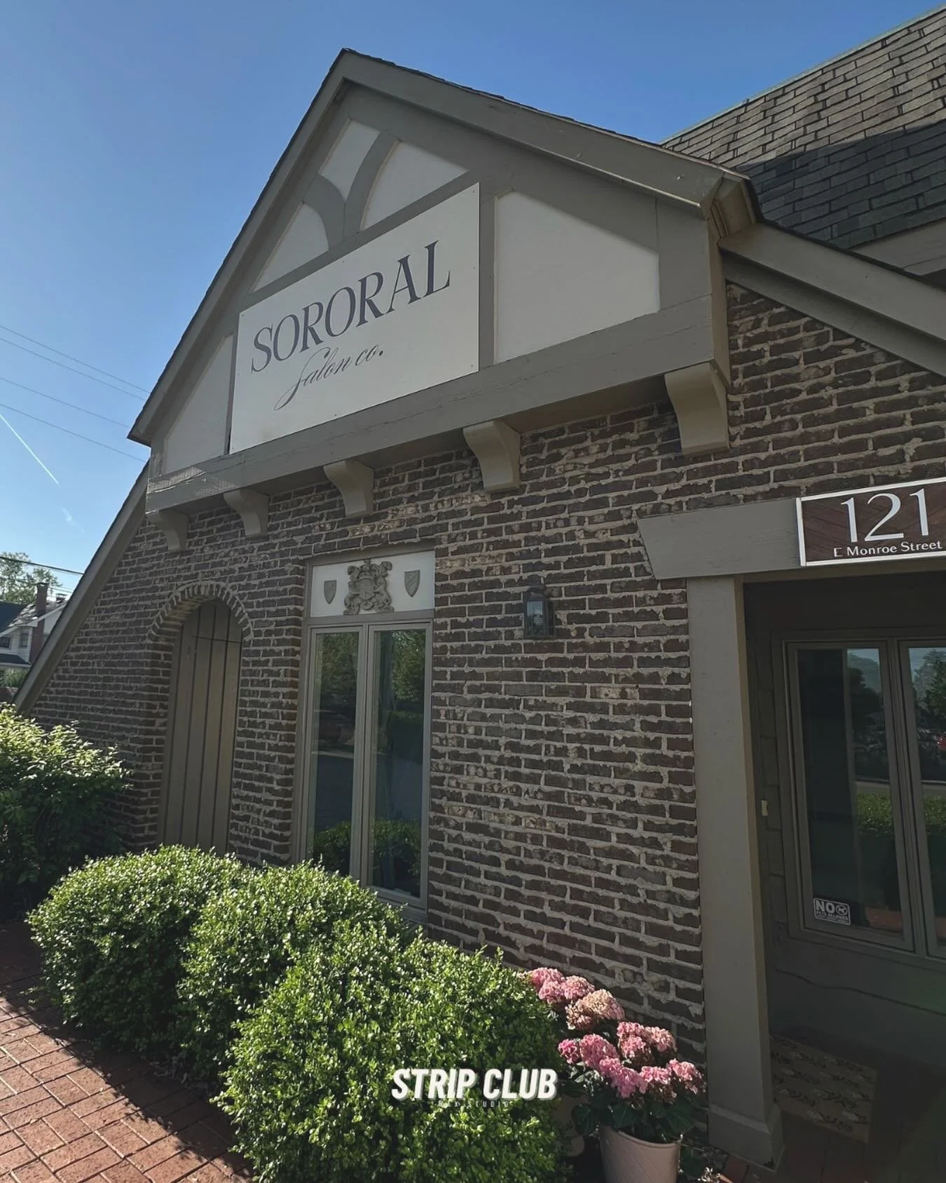 I know finding a new place can feel confusing, so this is exactly where you&rsquo;ll head when you arrive! 

Strip Club Wax Studio is located within @sororalsalonco at 121 E Monroe St., Franklin, IN 46131. ⭐️🪄🫧

Parking is easy &amp; I&rsquo;ll be 