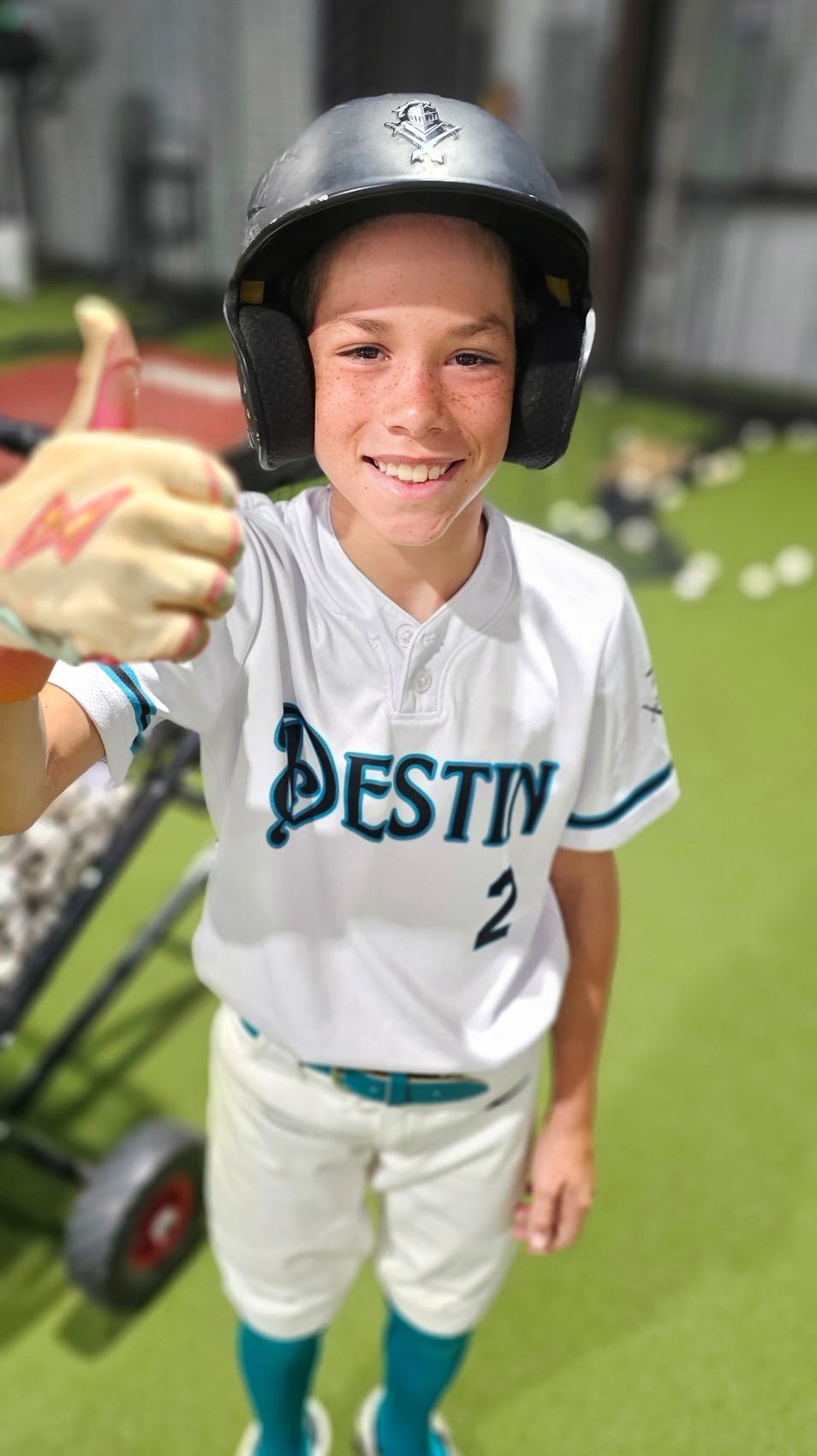 Low quality video, HIGH QUALITY play by our #2 Cade Yahne! On the run, huge catch to end the inning. Effort on point = BIG TIME Result!