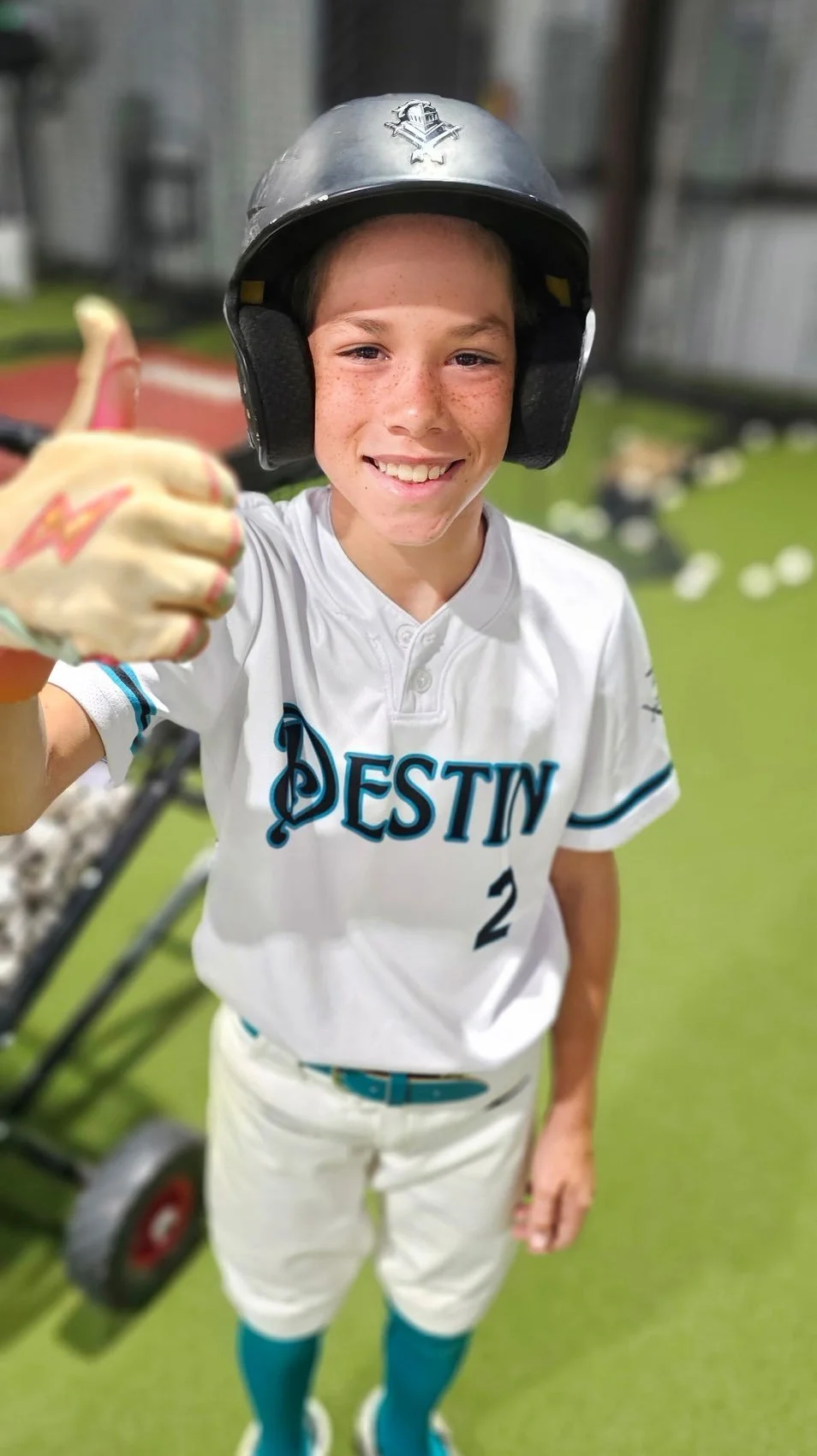 Low quality video, HIGH QUALITY play by our #2 Cade Yahne! On the run, huge catch to end the inning. Effort on point = BIG TIME Result!