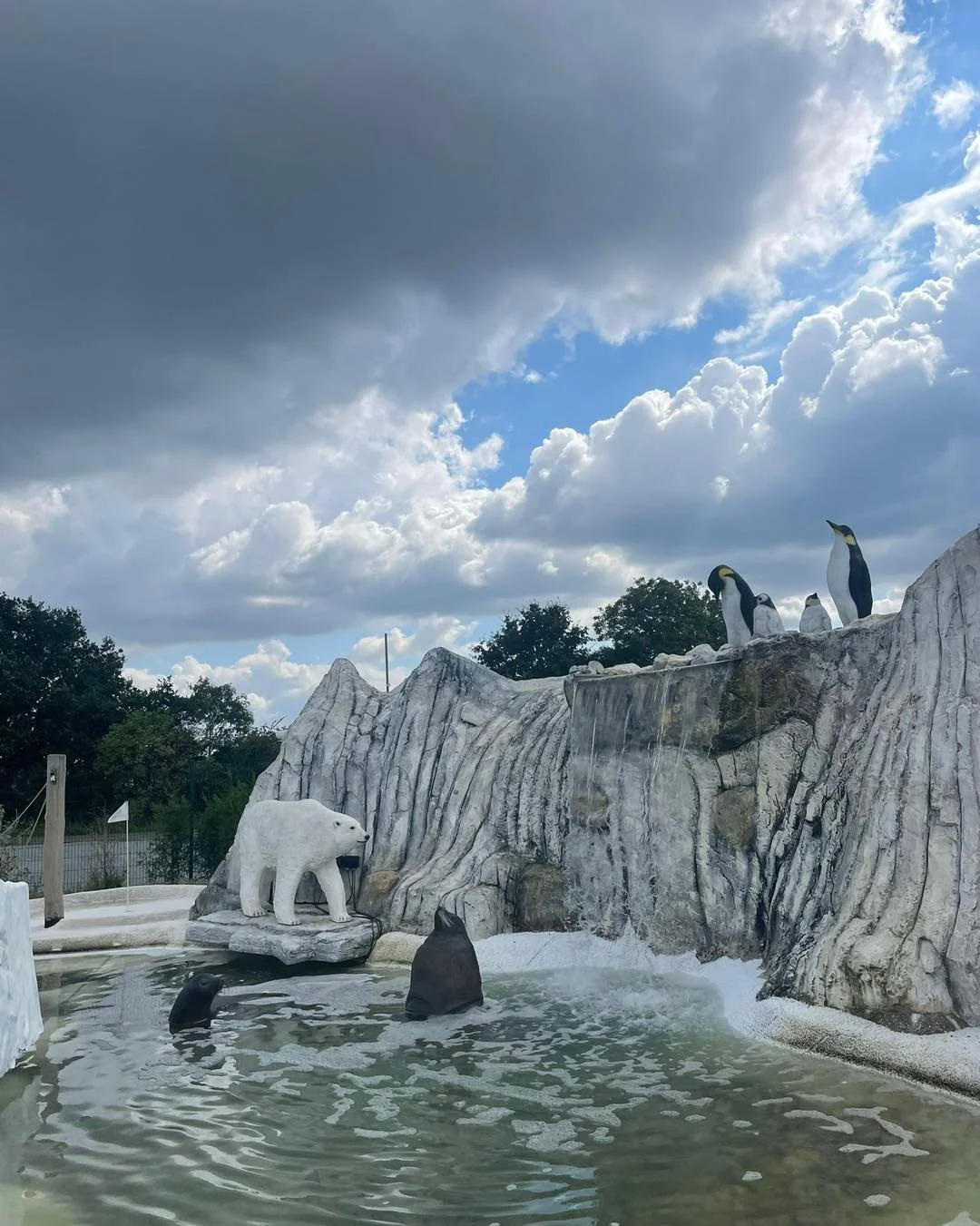 Put on your jackets for some fresh air fun at Noah&rsquo;s Park Adventure Golf, Barleylands !