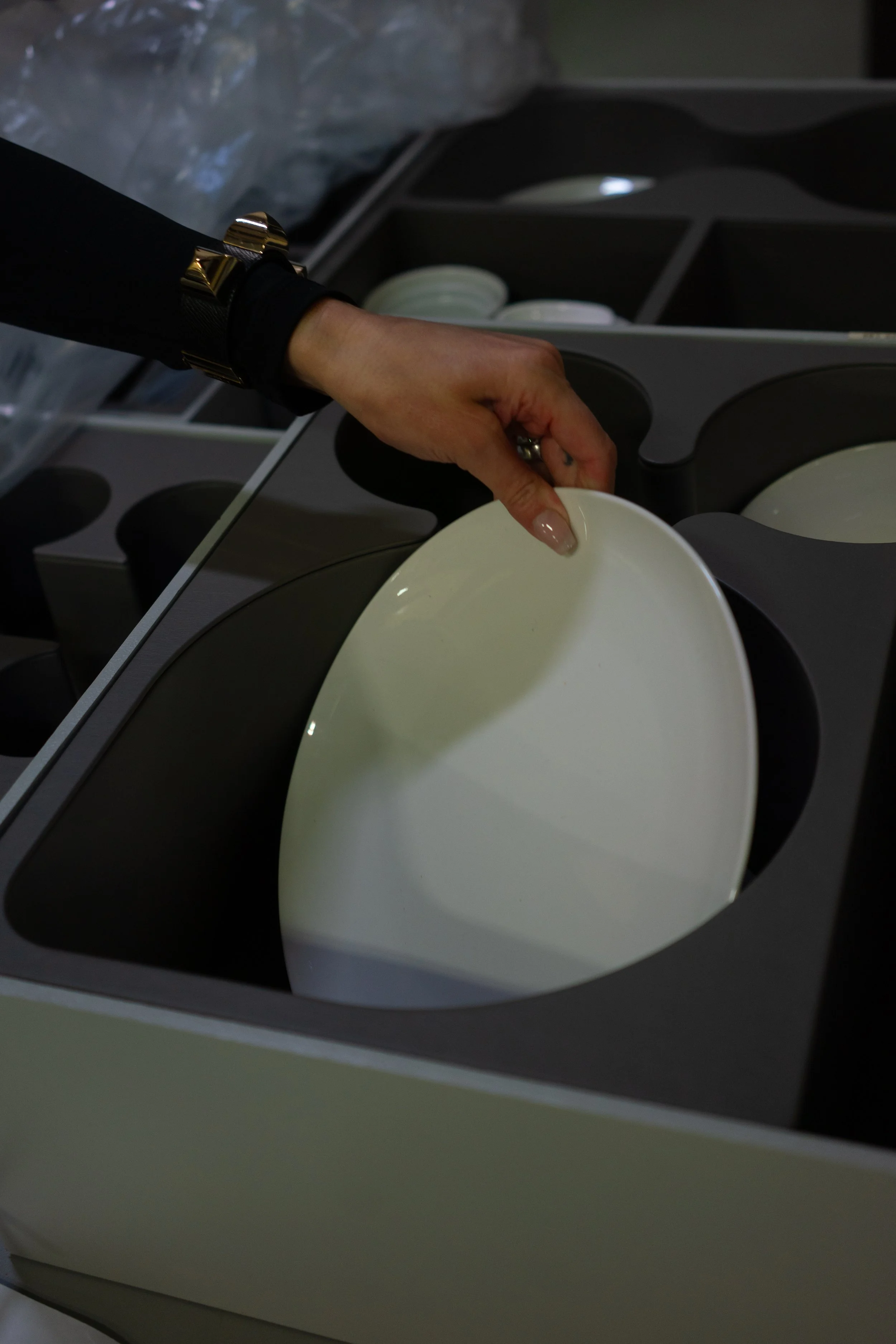 aviation-grade-tableware.jpg