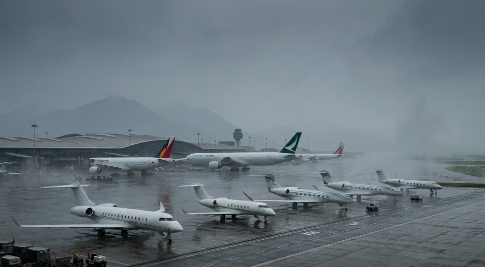 Private jet cabin reconfiguration in tropical climates: parked Gulfstream and Bombardier private jets in Hong Kong International Airport.