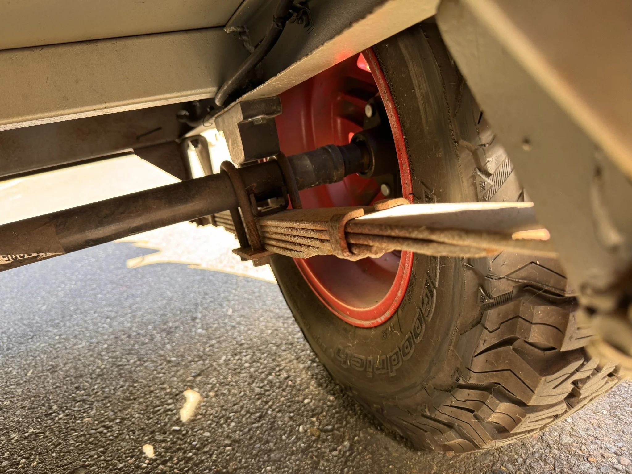 New bump stops prevent the tires from rubbing when the trailer is loaded down. This is with 1/2 a yard of gravel, or about 1100lbs. I usually only have a few hundred lbs of stuff to carry at a time. 