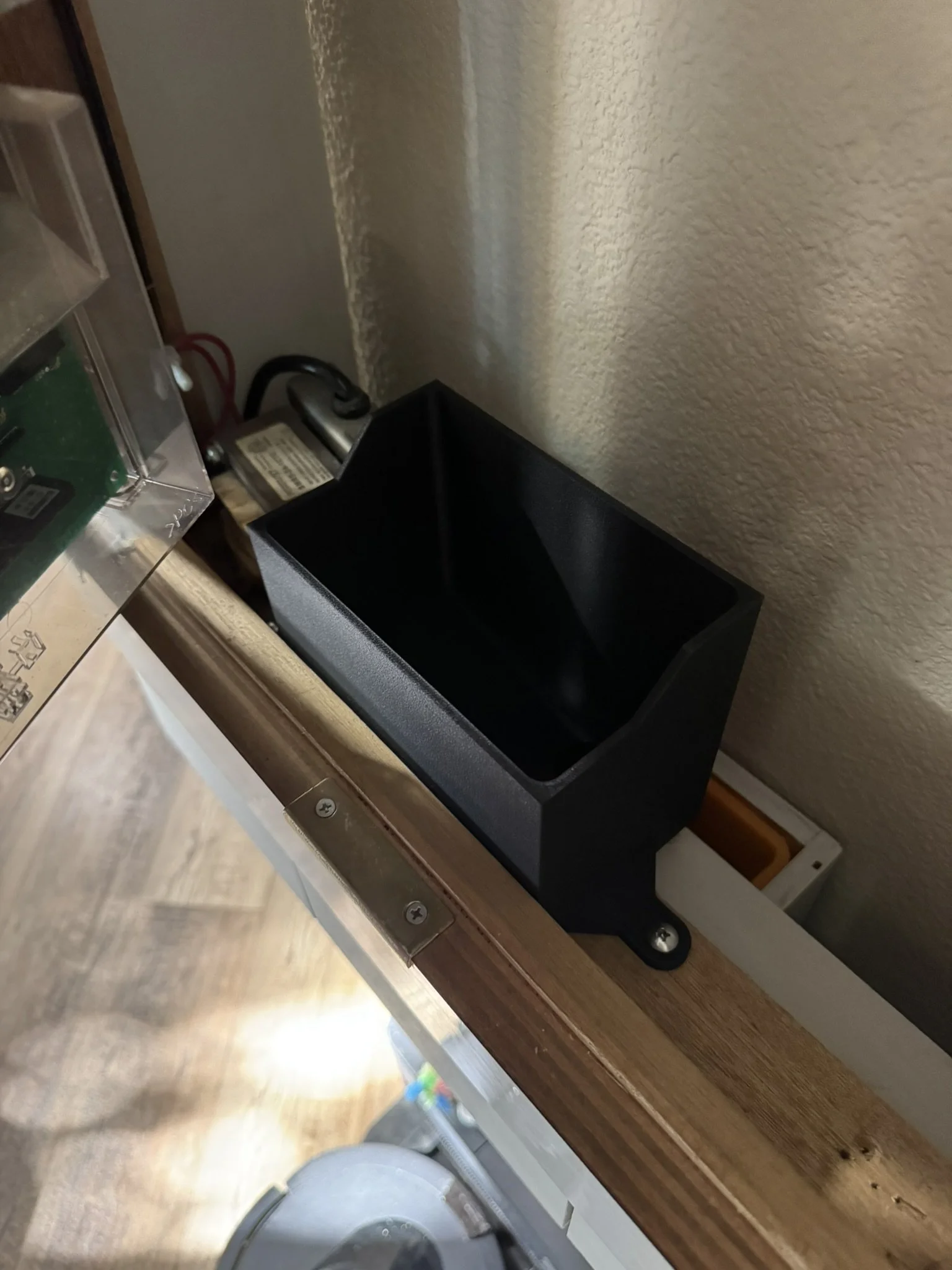 Another angle of the ball catch tray