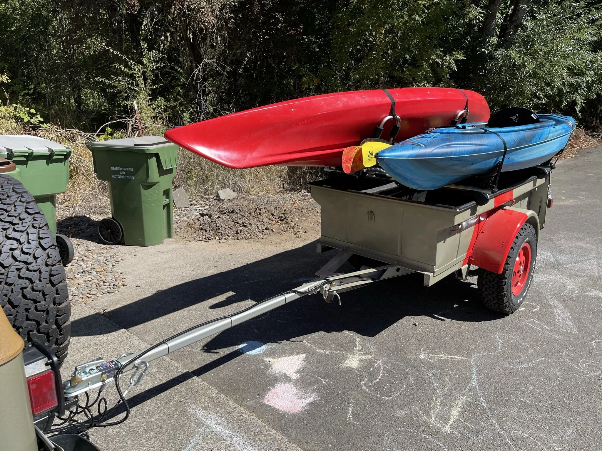 Long kayaks up to 20' easily fit with a cheap Amazon roof rack clamped to the trailer walls. 