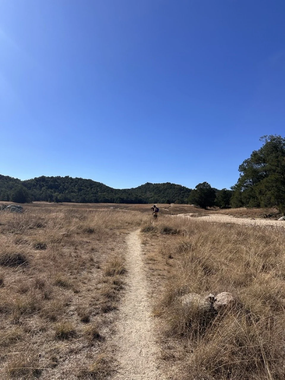Círculo de hombres y expedición a la Sierra de la Laguna