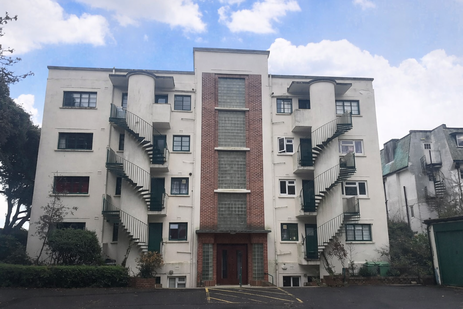 Apartment building with stairs for external escape