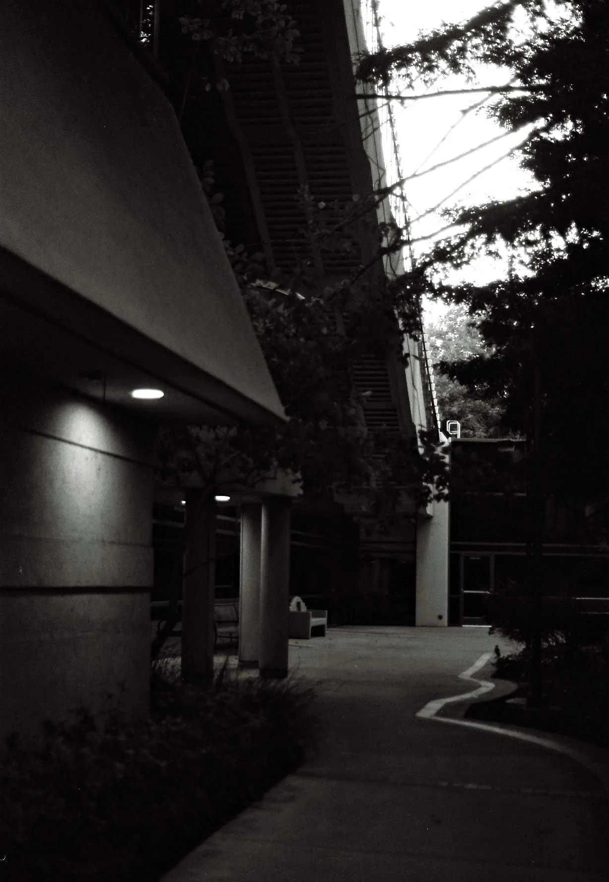 R1-05060-0032.jpg