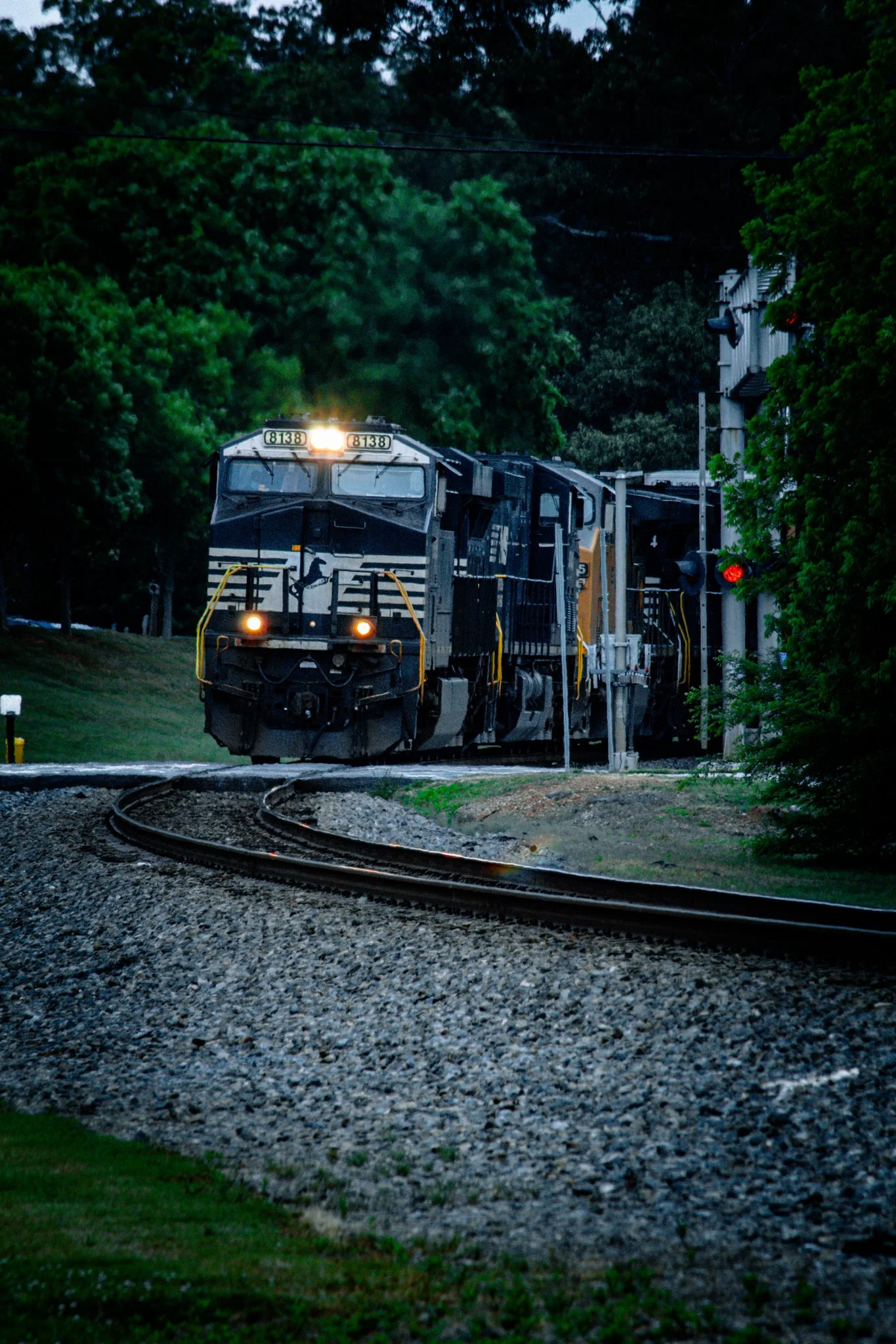 Norfolk southern around the bend.jpg