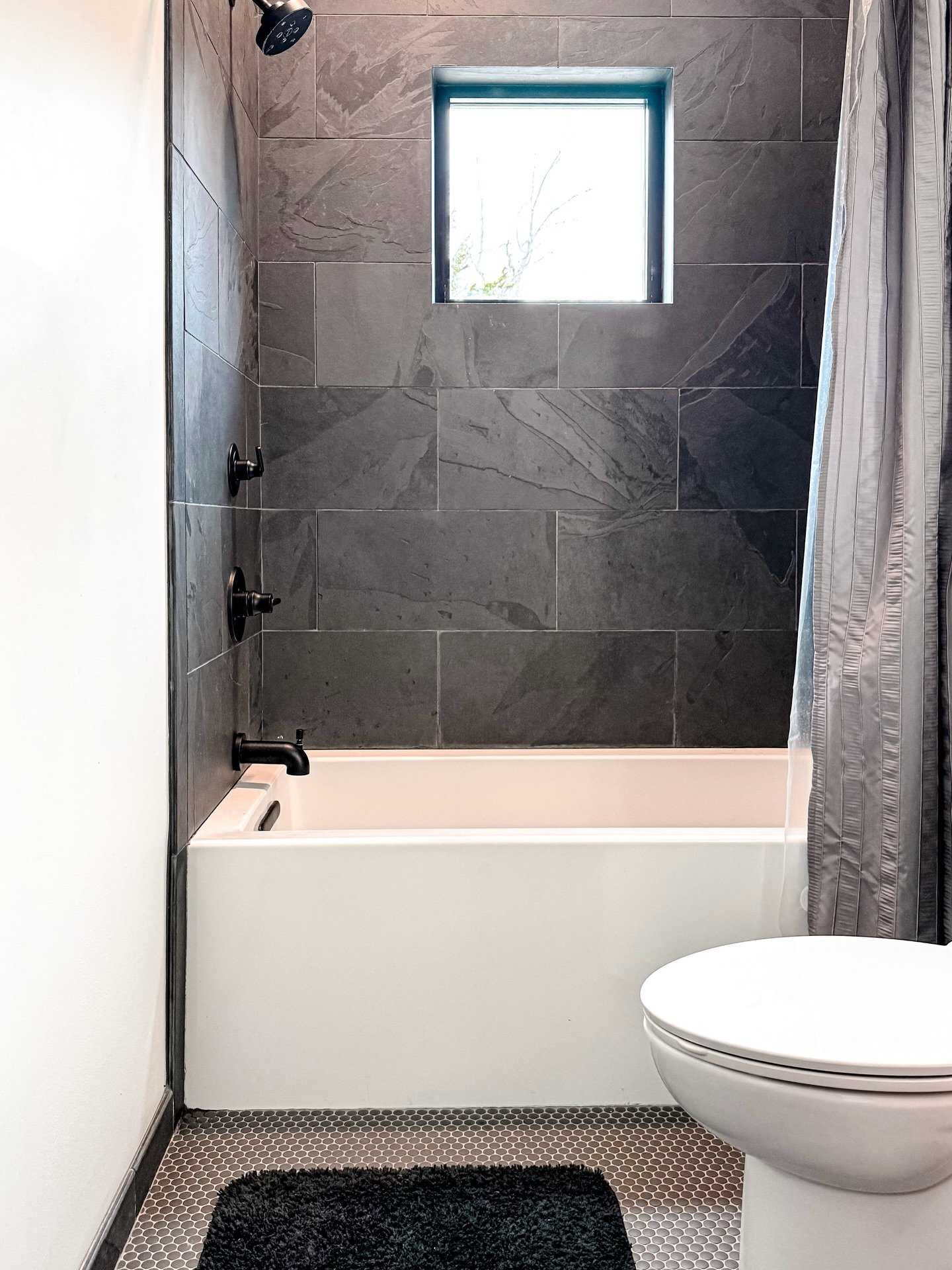 ⚪️ 𝗪𝗵𝗶𝘁𝗲 𝗣𝗲𝗻𝗻𝘆 𝗧𝗶𝗹𝗲 or ⚫️ 𝗕𝗹𝗮𝗰𝗸 𝗣𝗲𝗻𝗻𝘆 𝗧𝗶𝗹𝗲?

This one small choice can completely change the feel of a bathroom.

⚪️ 𝗪𝗵𝗶𝘁𝗲 = 𝗕𝗿𝗶𝗴𝗵𝘁, 𝗮𝗶𝗿𝘆, 𝘁𝗶𝗺𝗲𝗹𝗲𝘀𝘀
⚫️ 𝗕𝗹𝗮𝗰𝗸 = 𝗕𝗼𝗹𝗱, 𝗱𝗿𝗮𝗺𝗮𝘁𝗶𝗰, 𝗲𝗹𝗲?
