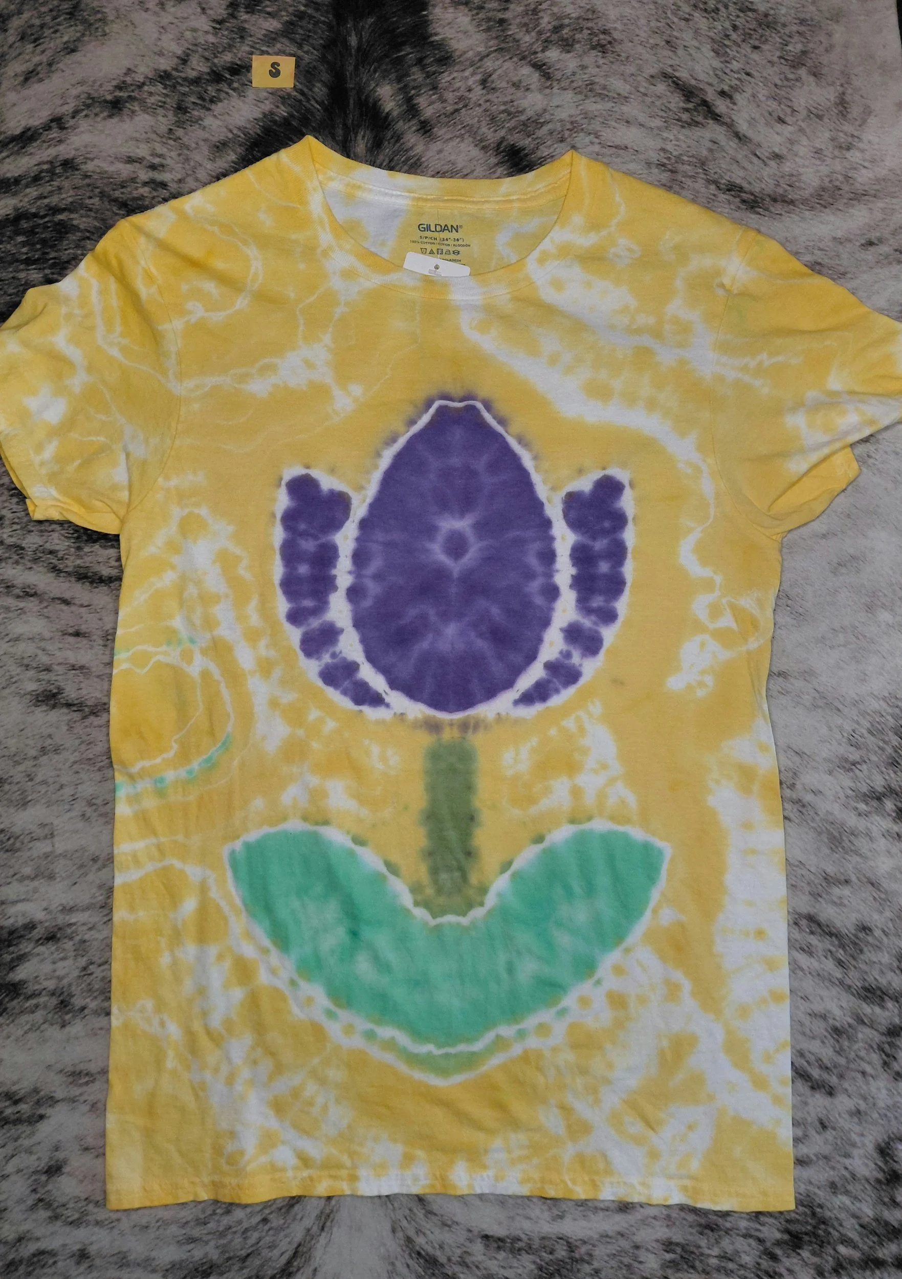 Small tulip tie-dye
