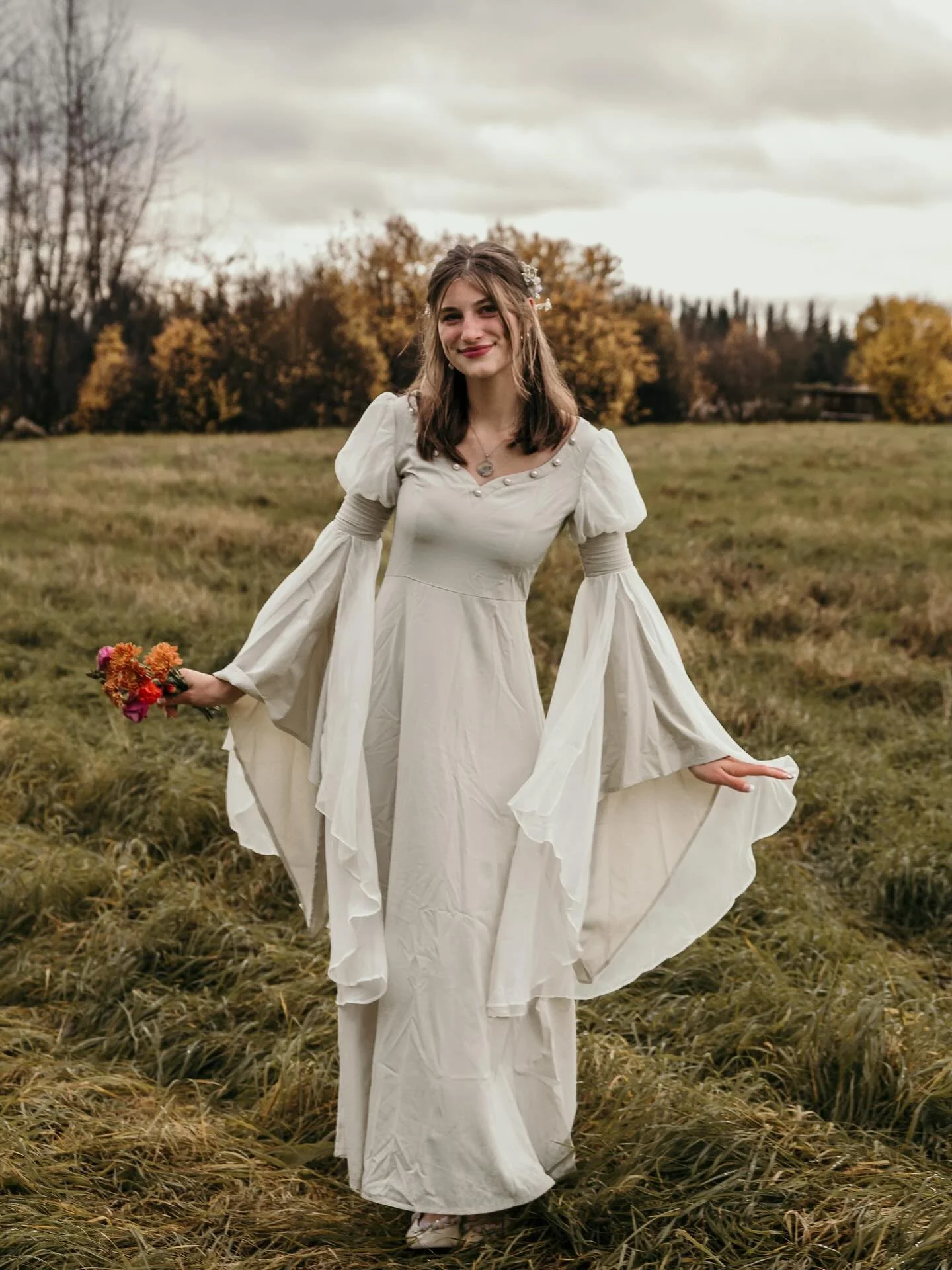 A moment for this stunning dress. The sleeves alone deserve their own spotlight. This was one of the sweetest last-minute elopements, filled with so much joy and intention. 🤍

#FairbanksElopement 
#FairbanksWeddingPhotographer 
#FairbanksAlaska 
#Al