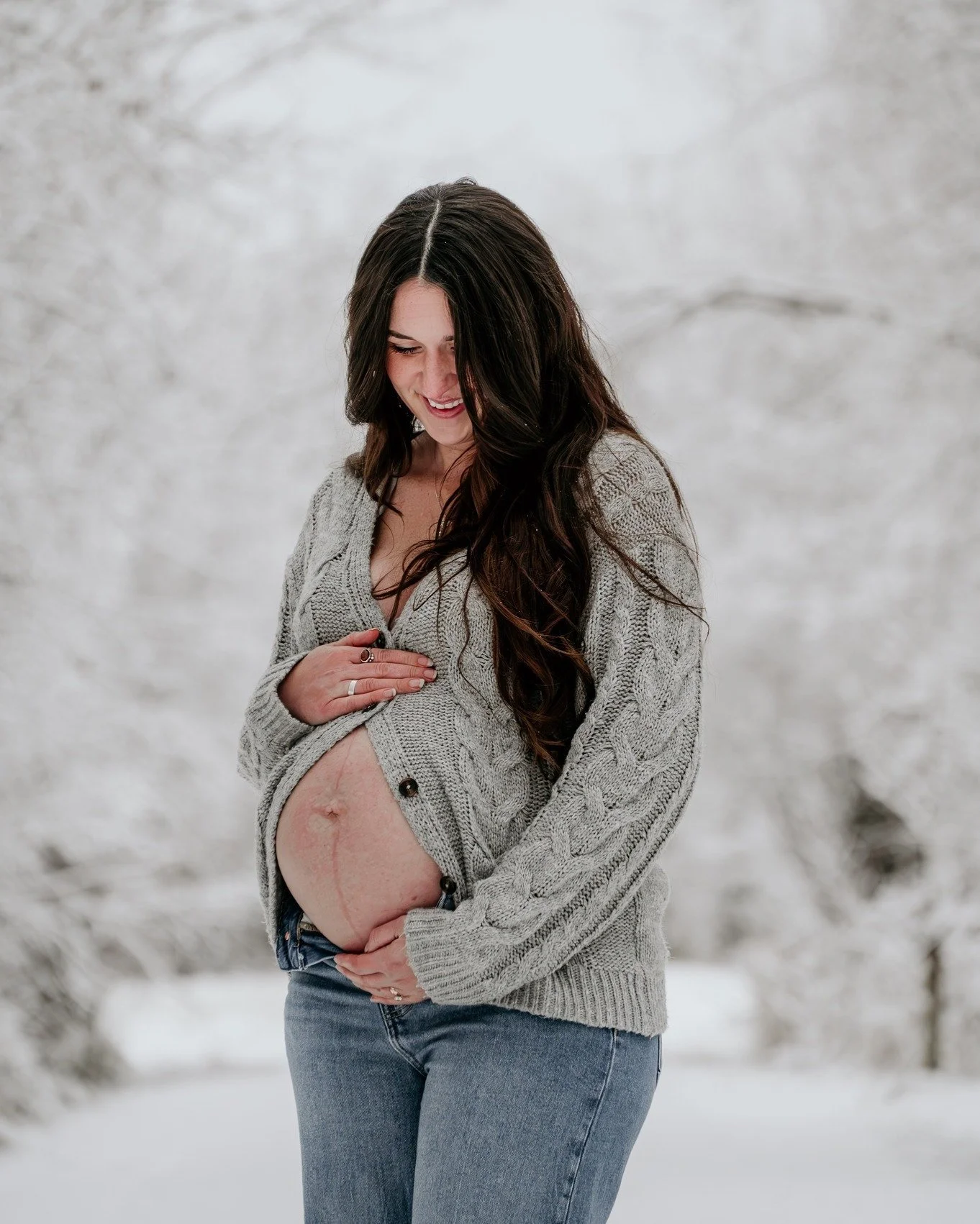A quiet little moment from one of my winter mini sessions ❄️🤍

There&rsquo;s just something so peaceful about maternity photos in the snow &mdash; soft light, soft colors, and so much anticipation wrapped into one tiny moment. These winter sessions 