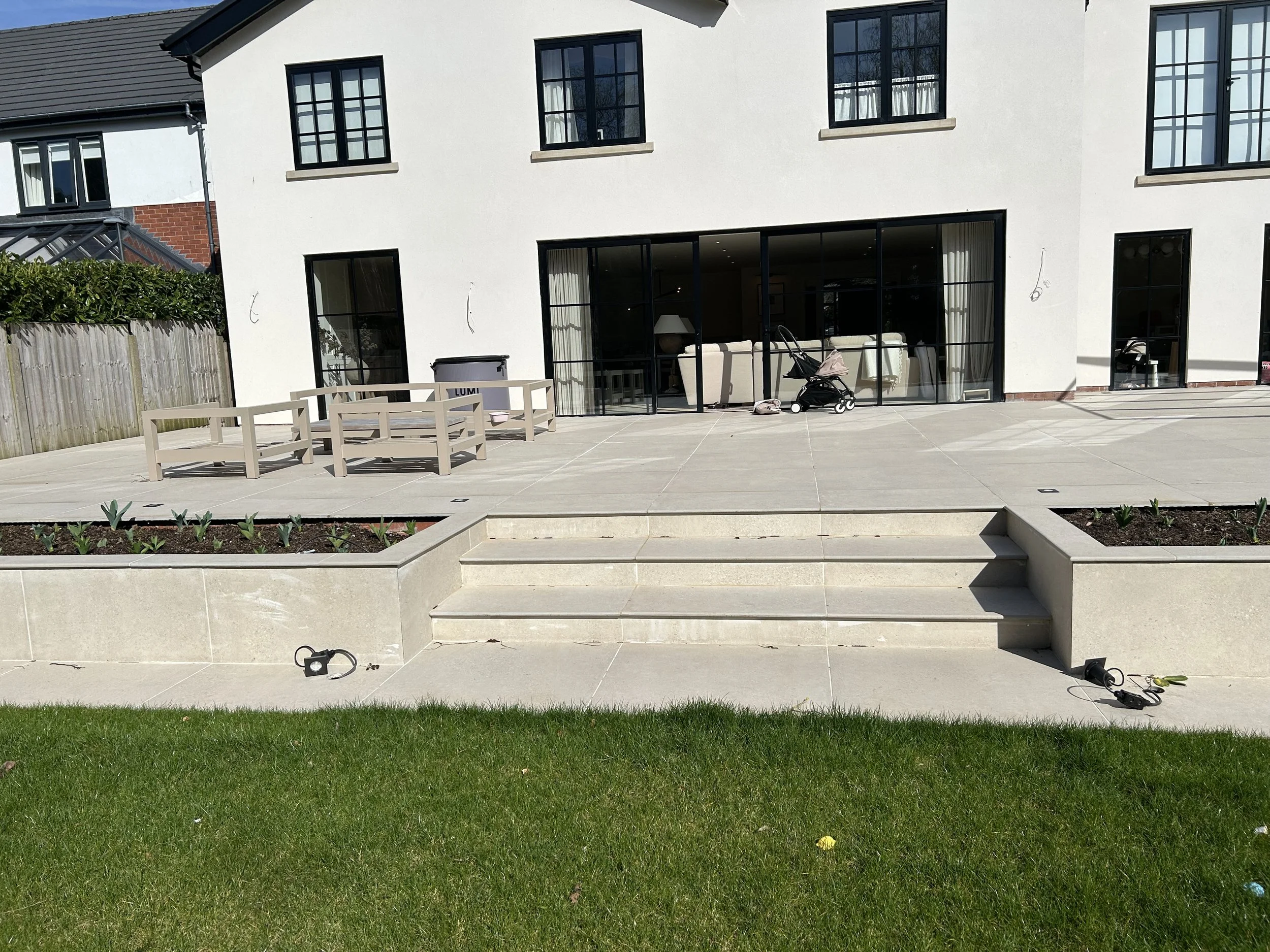 Large terrace design 