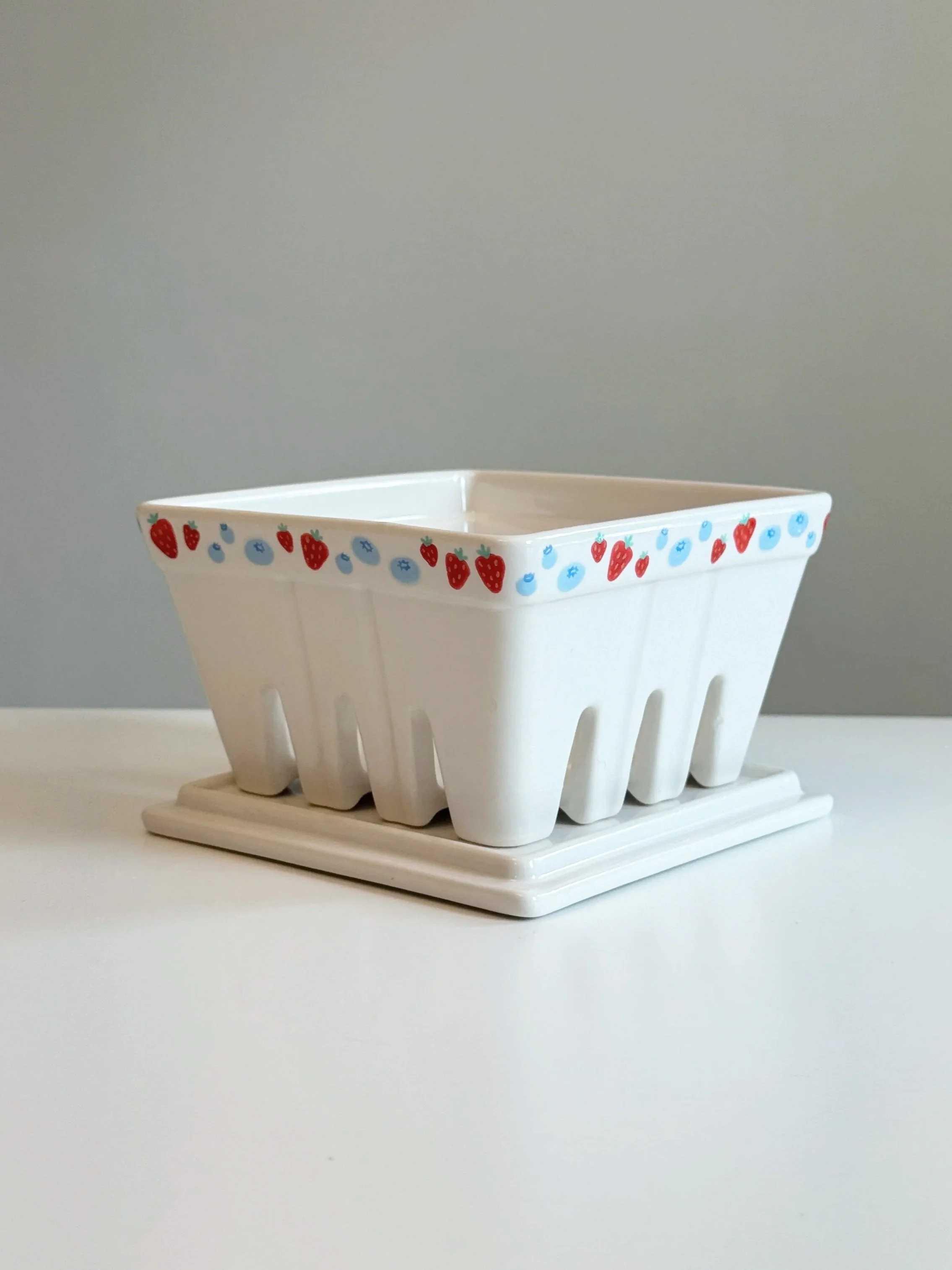 custom order | berry basket with lid/tray 