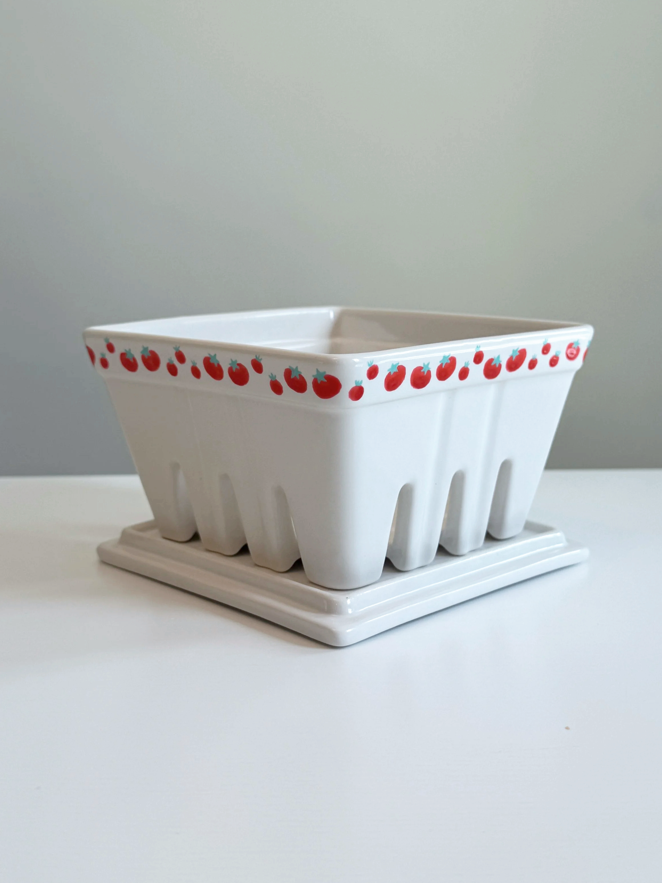 custom tomato | berry basket with lid/drip tray 