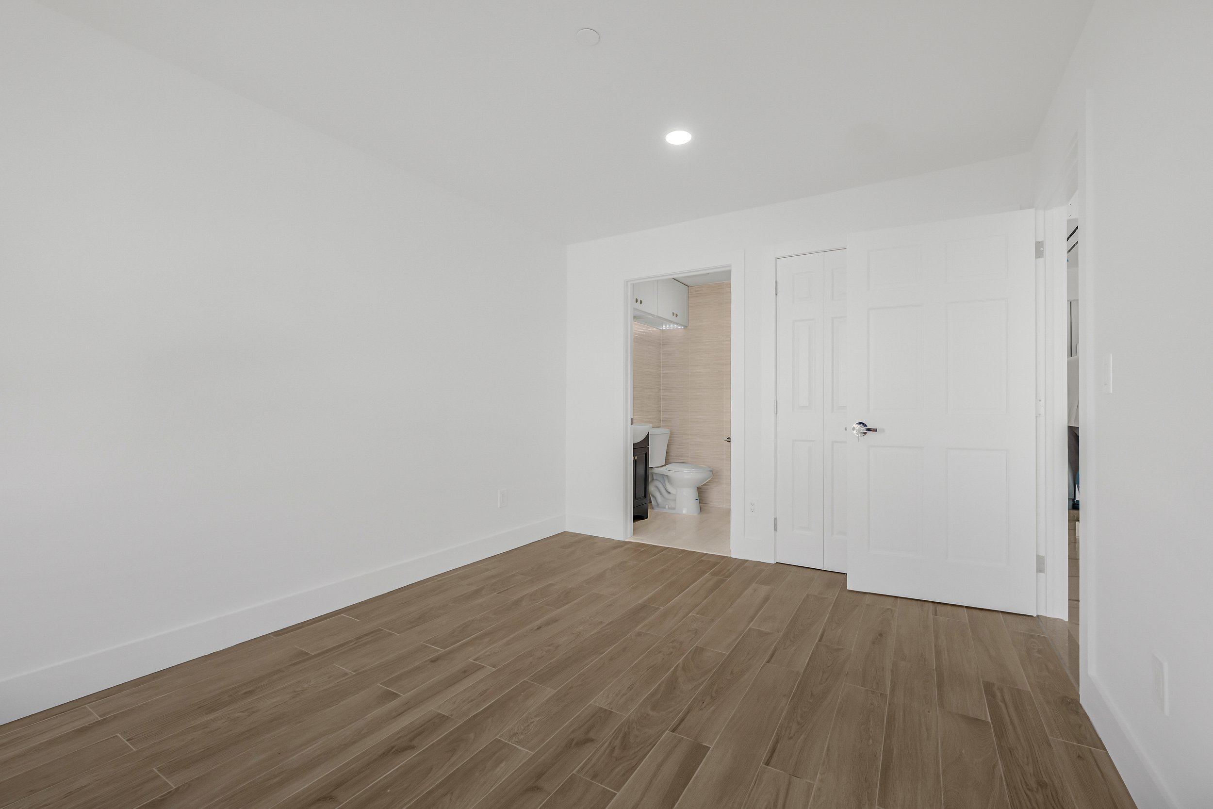 Bedroom Right 3.jpg