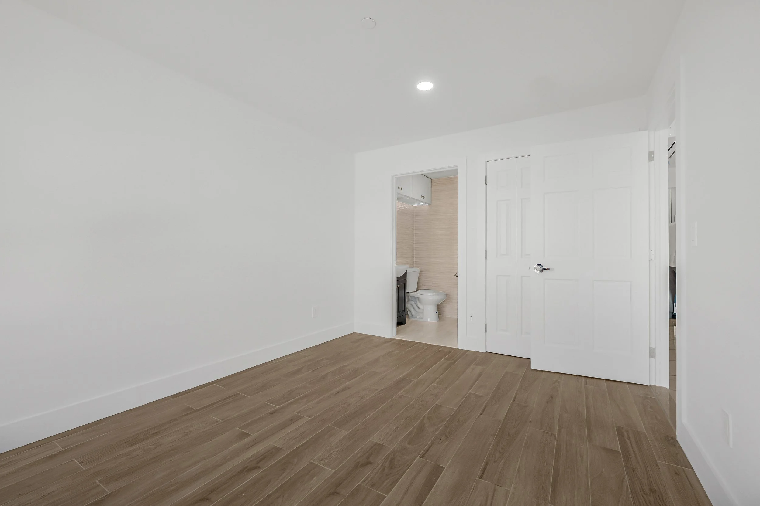 Bedroom Right 3.jpg