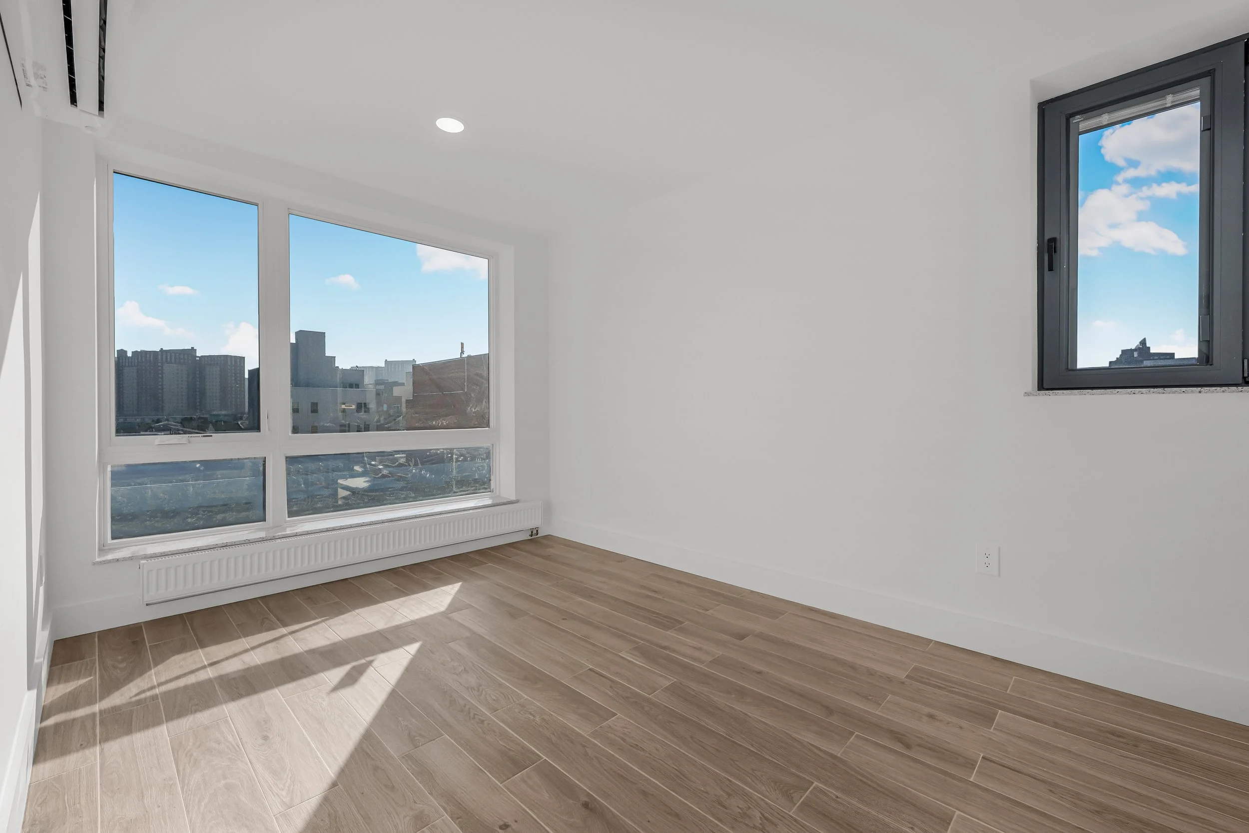 Bedroom R.jpg
